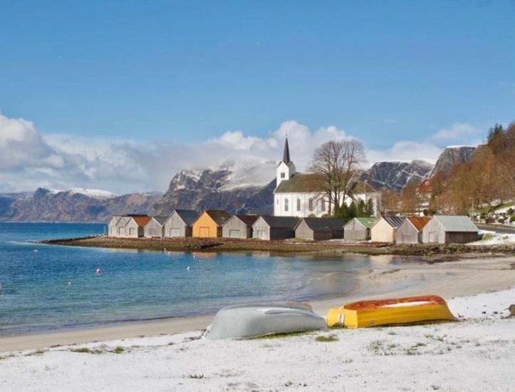 Sjarmerende hus i havgapet i Selje view 3