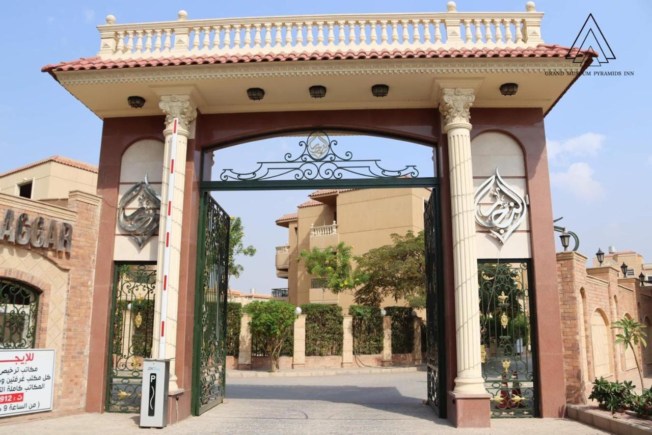 Luca Pyramids Inn