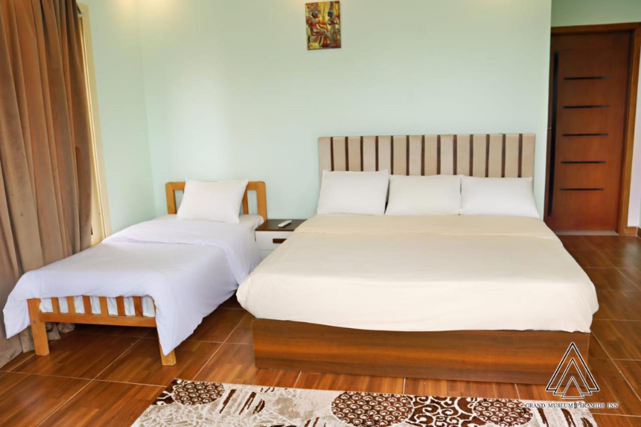 Luca Pyramids Inn