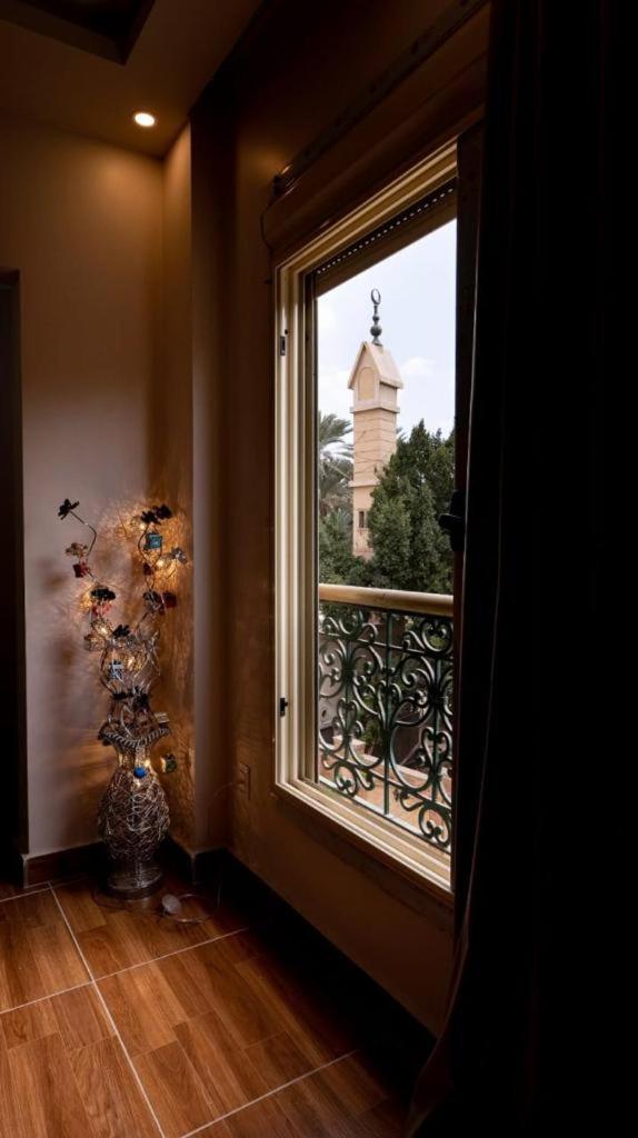 Luca Pyramids Inn