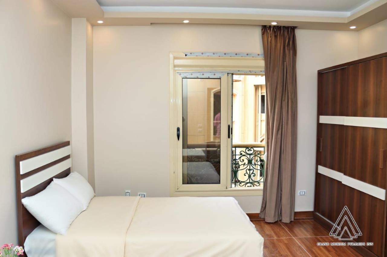 Luca Pyramids Inn