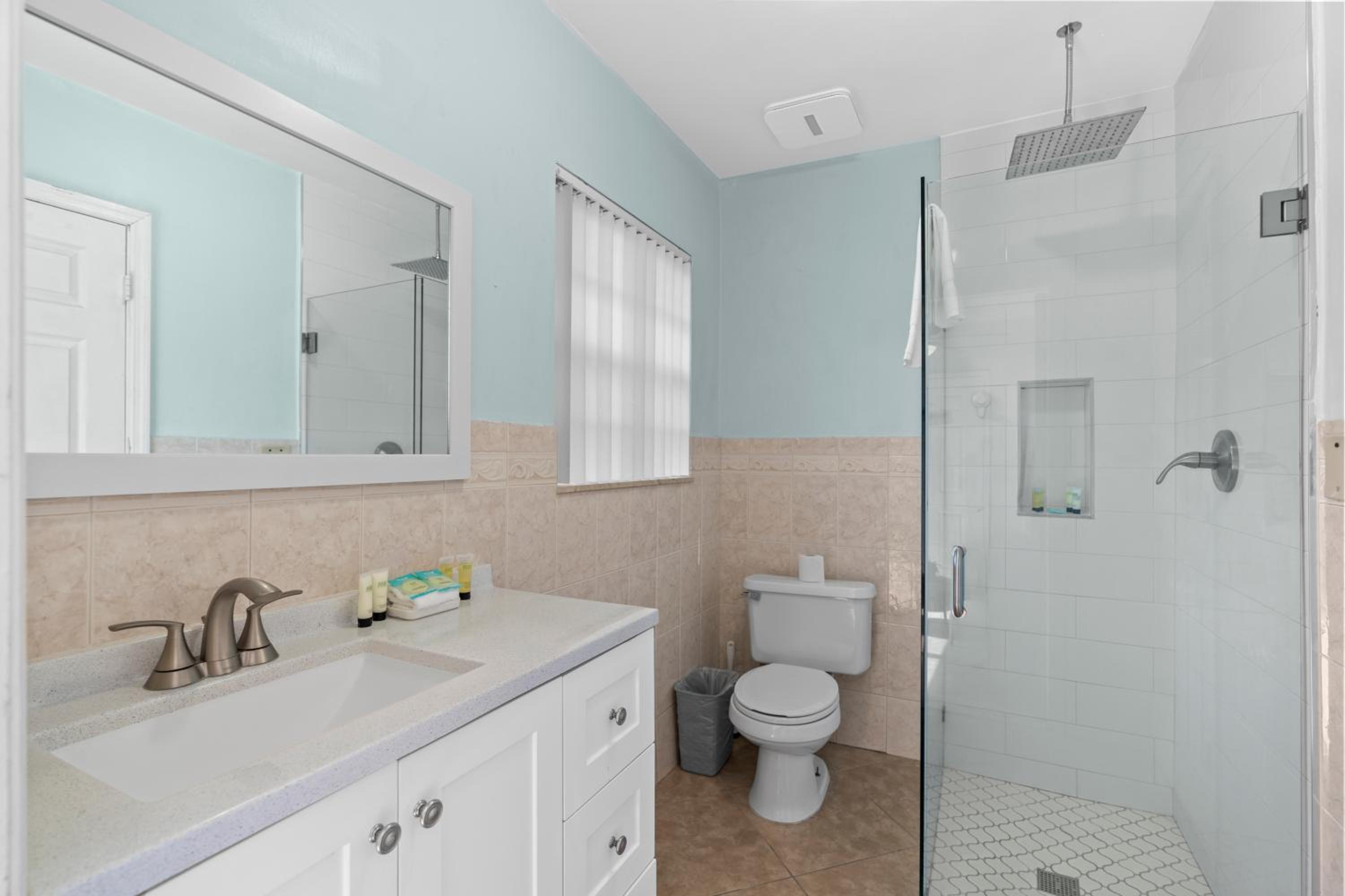 Stylish 2BR Villa full kitchen 10 mins from Beach view 4