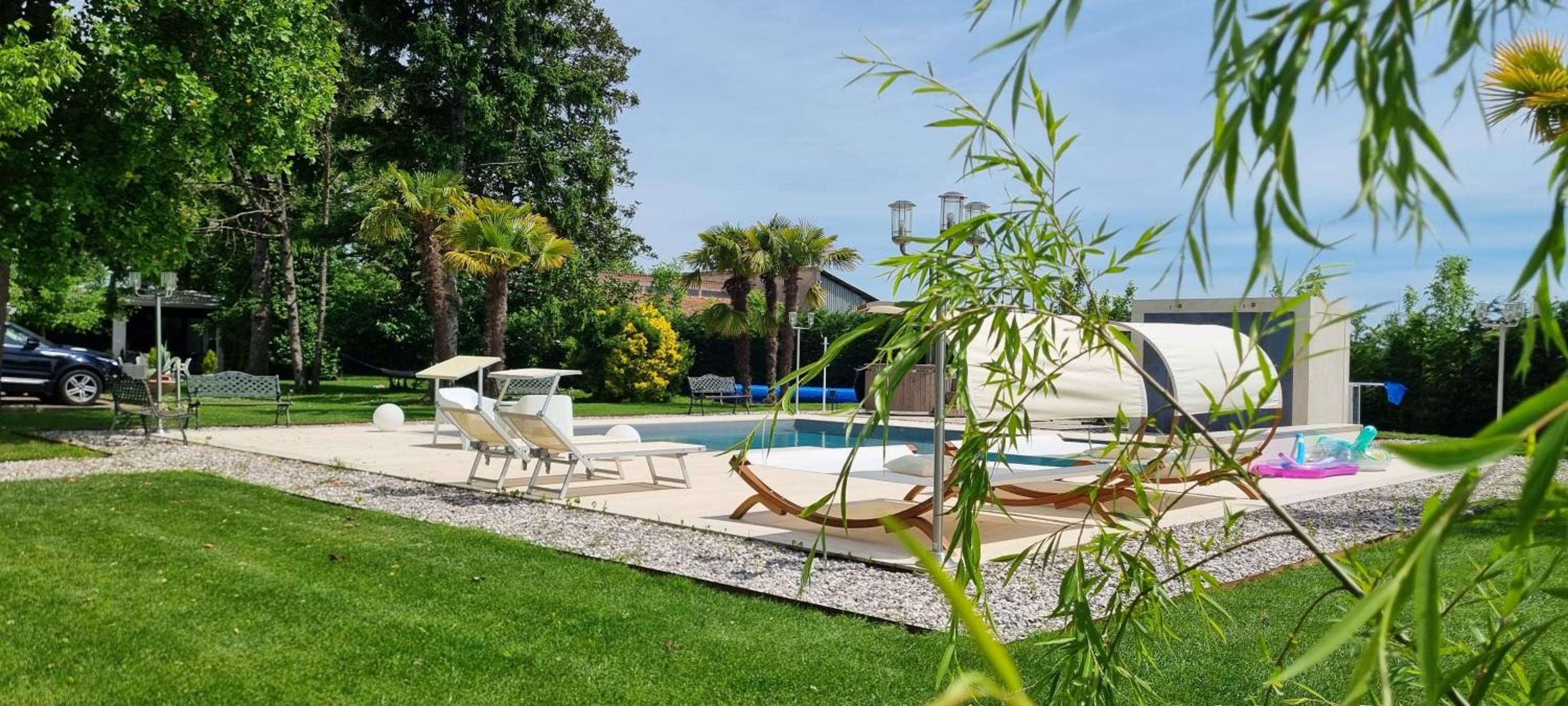 CasaKadd002LuxuryHeated Pool Garden Patio Barbeque view 3