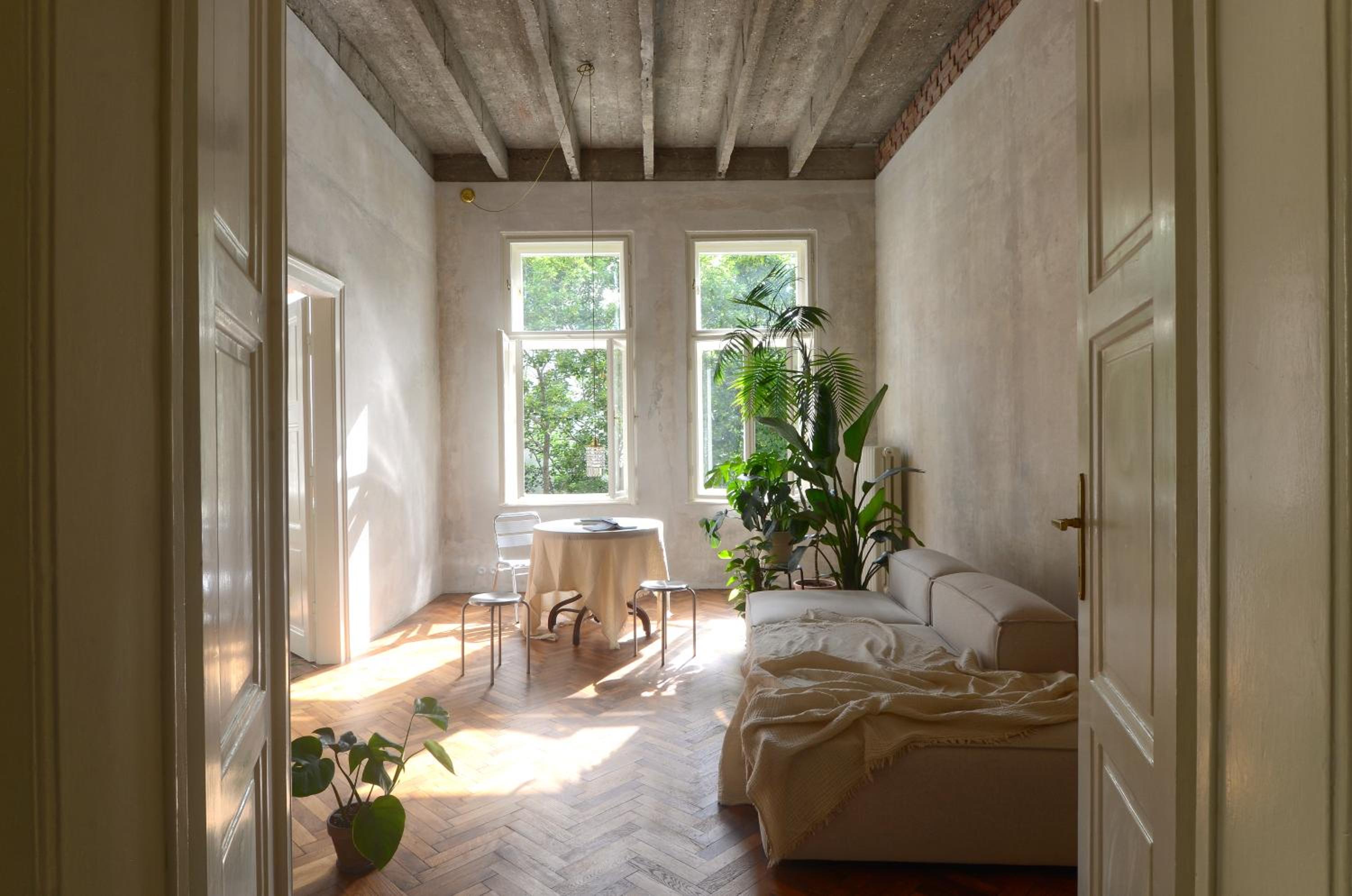 Extraordinary quiet apartment in the very centre view 2
