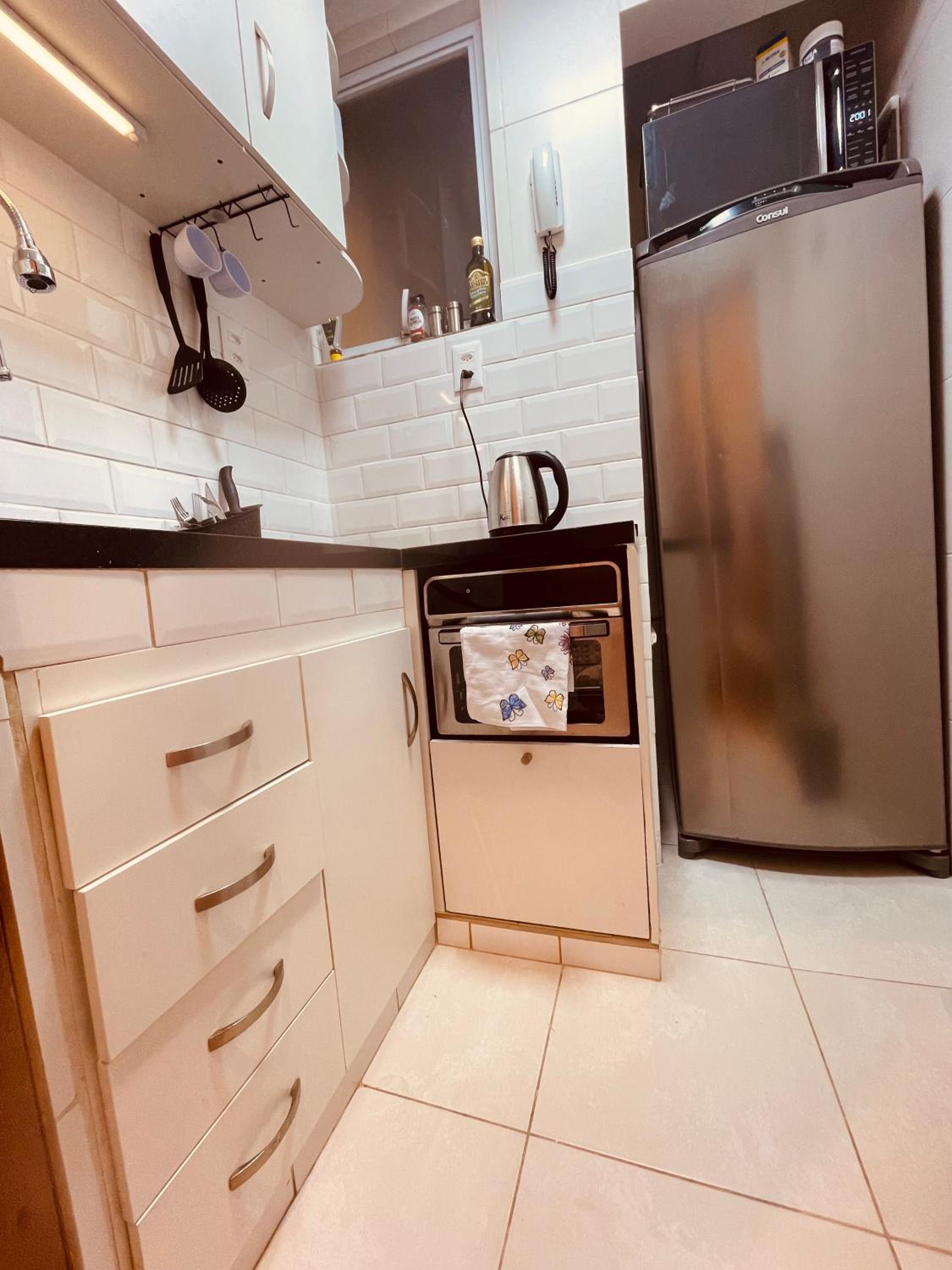 Quadra praia! Loft industrial requintado NOVO para 4 pessoas vizinho COPACABANA PALACE!