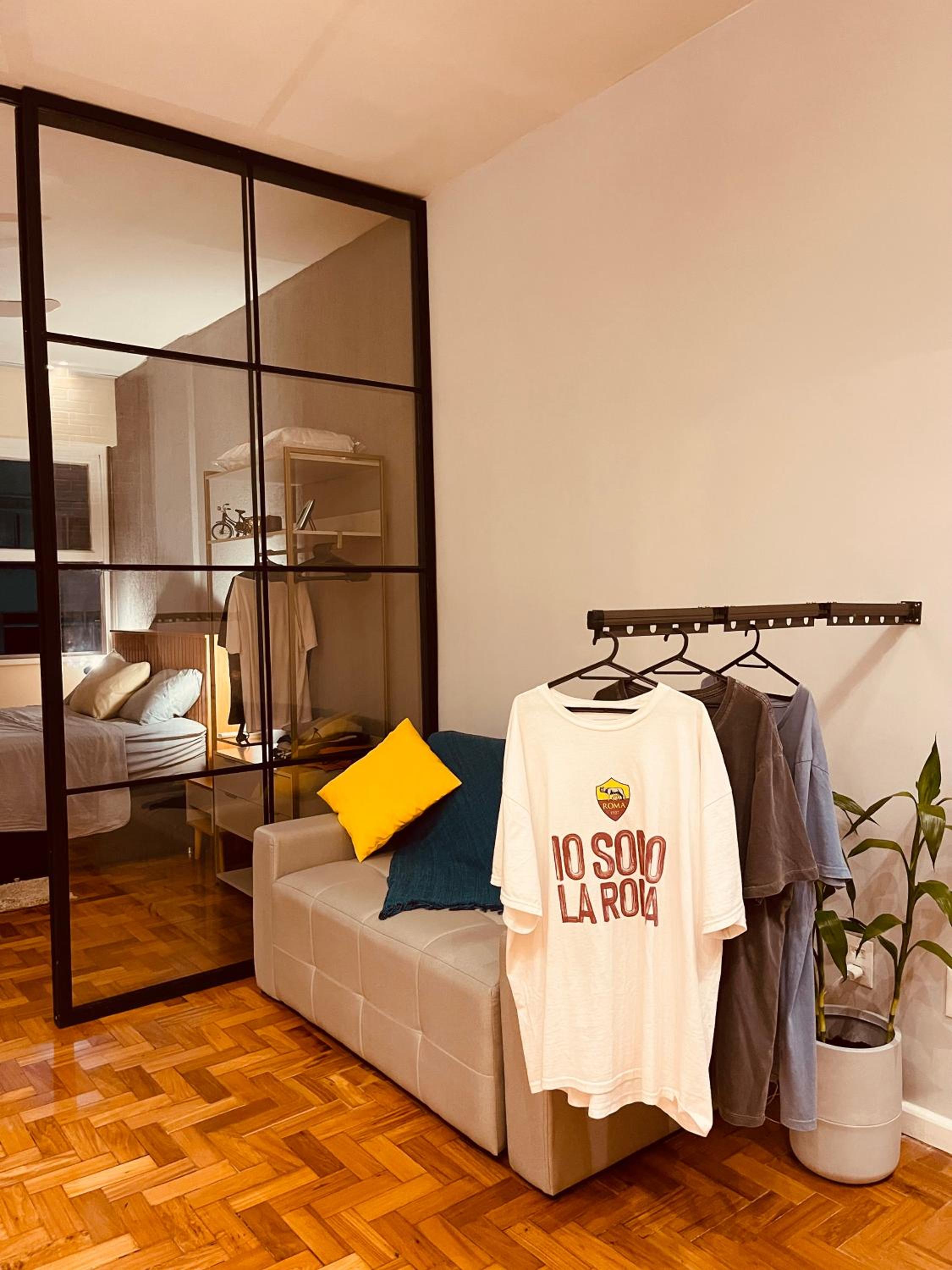 Quadra praia! Loft industrial requintado NOVO para 4 pessoas vizinho COPACABANA PALACE!