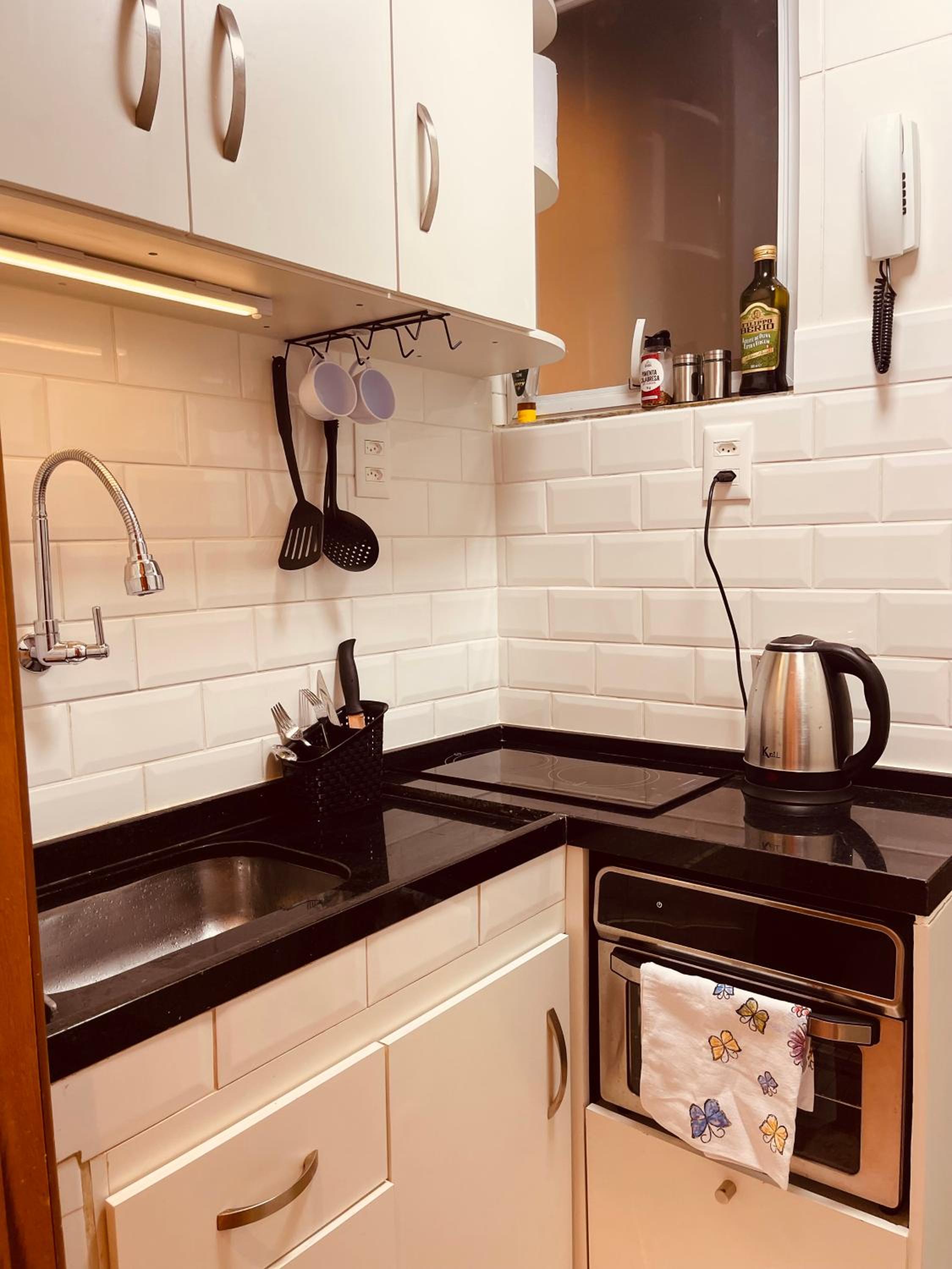 Quadra praia! Loft industrial requintado NOVO para 4 pessoas vizinho COPACABANA PALACE!