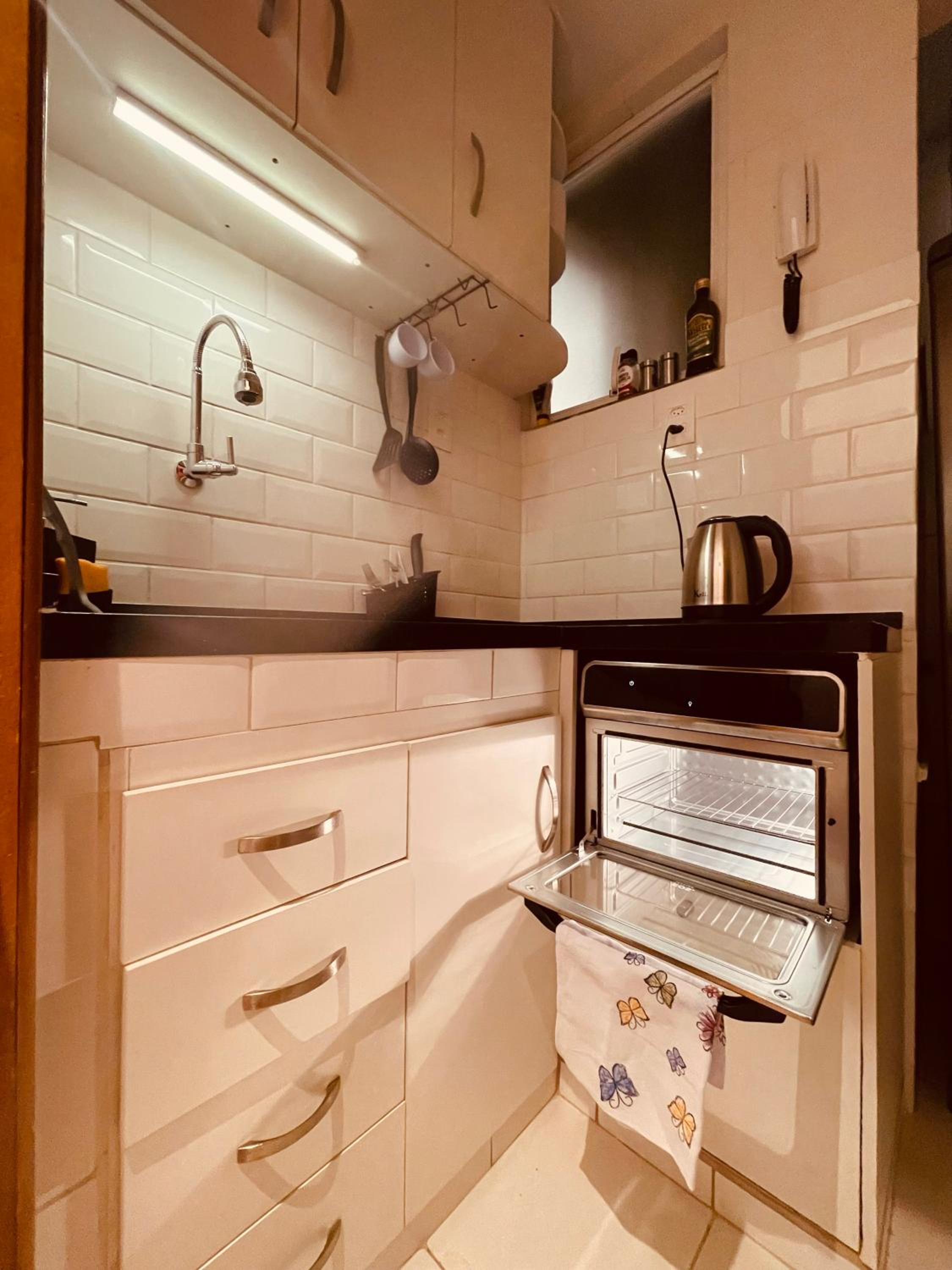Quadra praia! Loft industrial requintado NOVO para 4 pessoas vizinho COPACABANA PALACE!