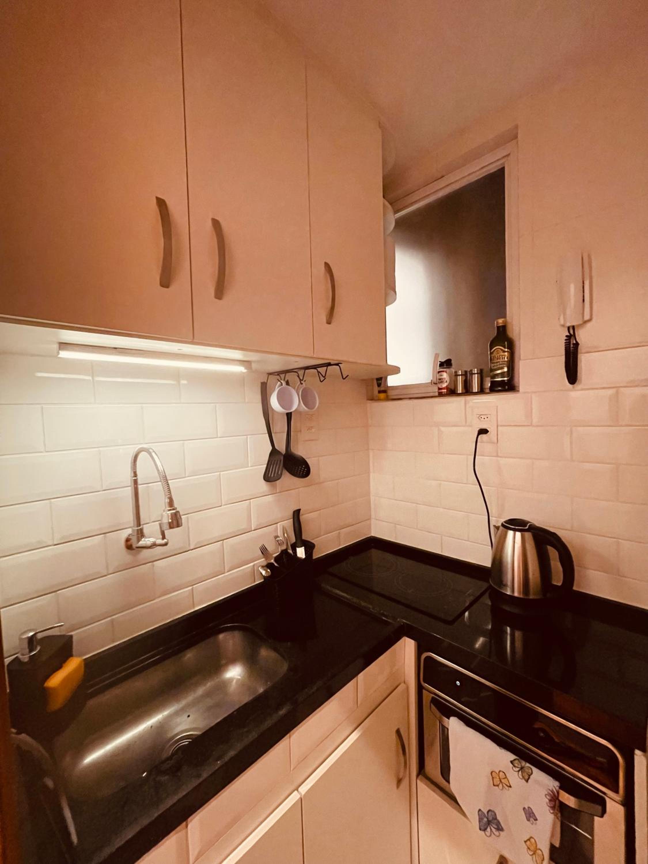 Quadra praia! Loft industrial requintado NOVO para 4 pessoas vizinho COPACABANA PALACE!