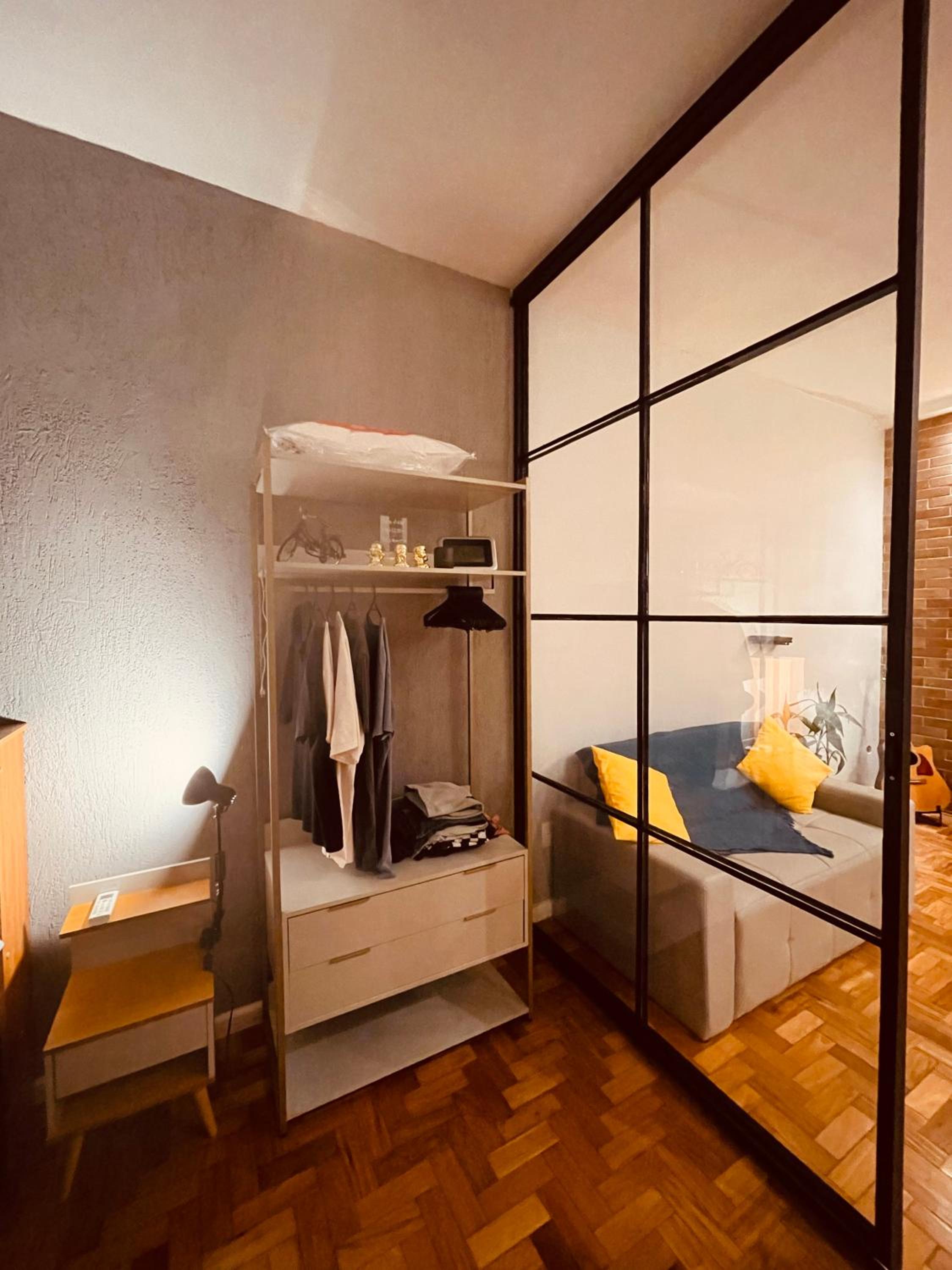 Quadra praia! Loft industrial requintado NOVO para 4 pessoas vizinho COPACABANA PALACE!