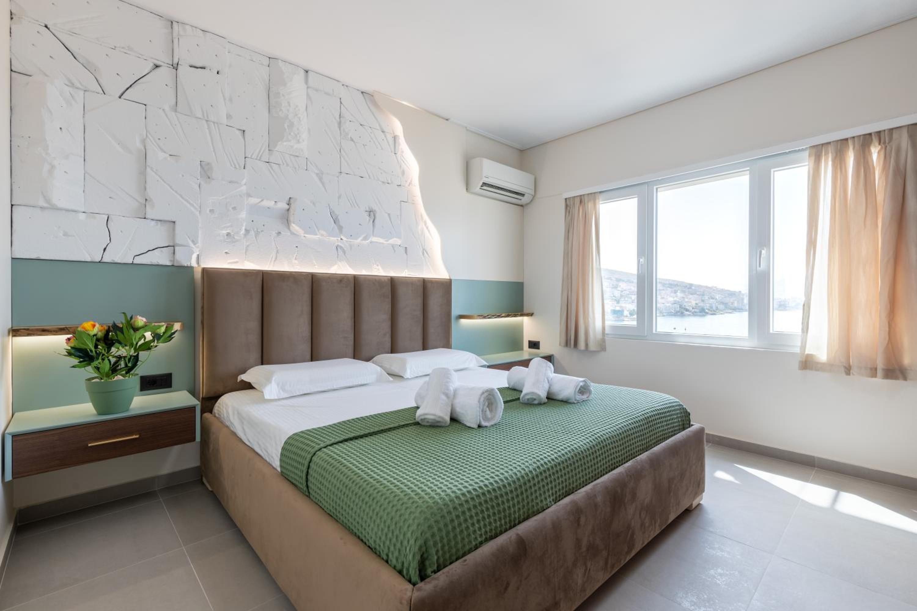 The view - Mimosa, Luxury, Central, Free Parking