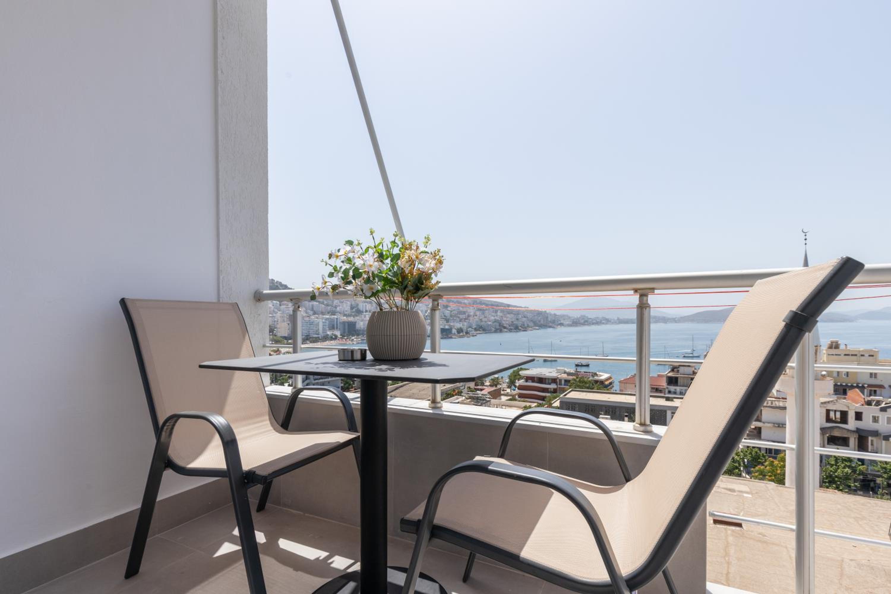 The view - Mimosa, Luxury, Central, Free Parking