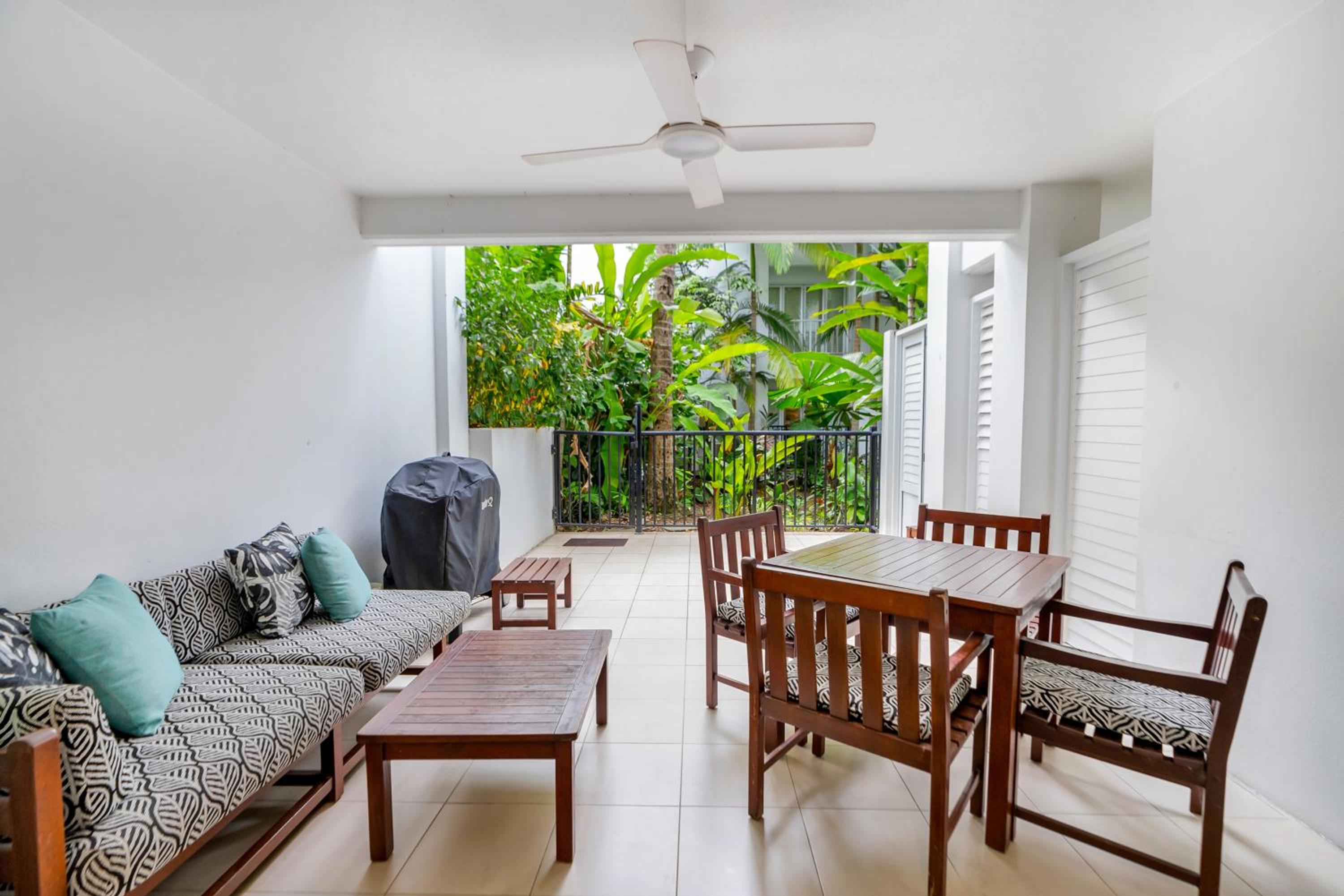 Elysium Private Accommodation at Beach Club & Spa