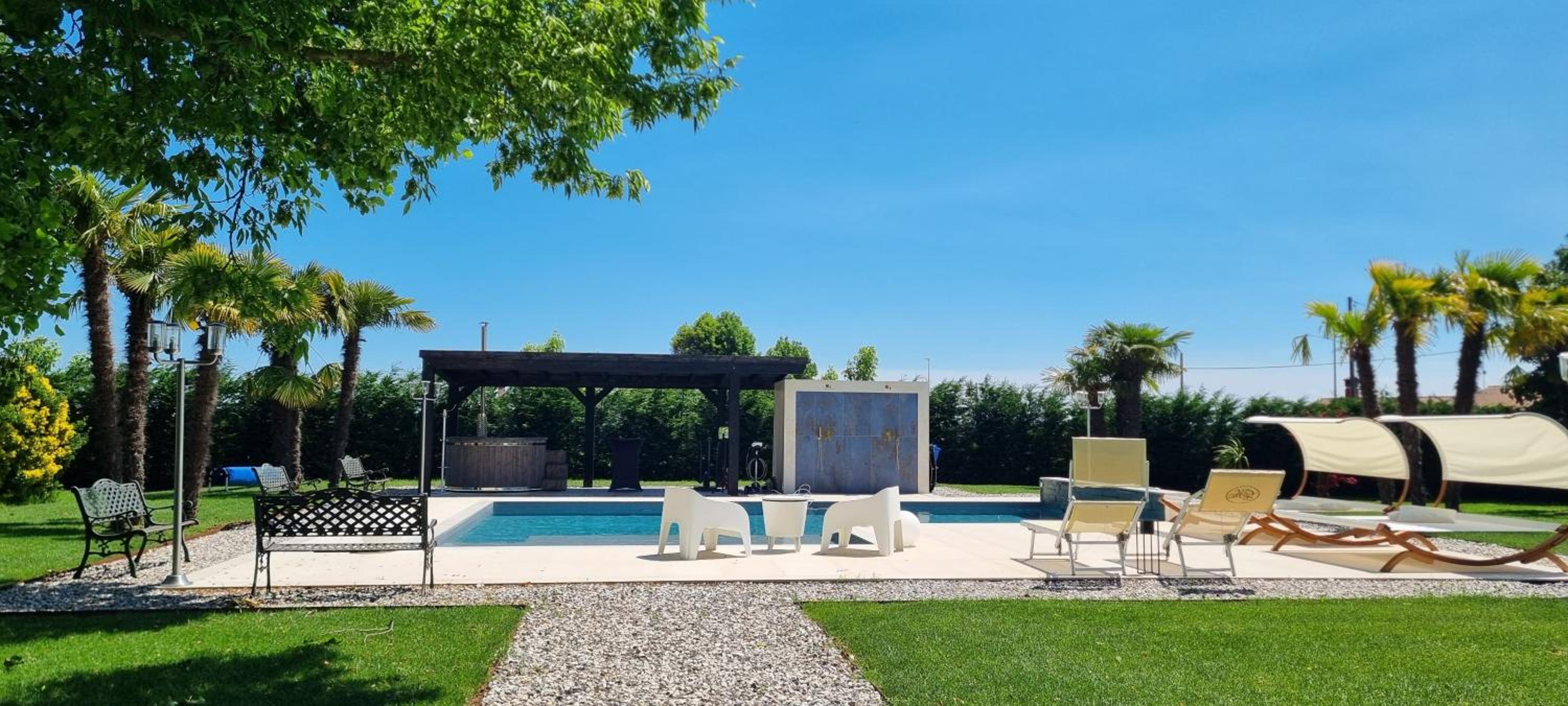 CasaKadd001Luxury Heated Pool Garden PatioBarbeque