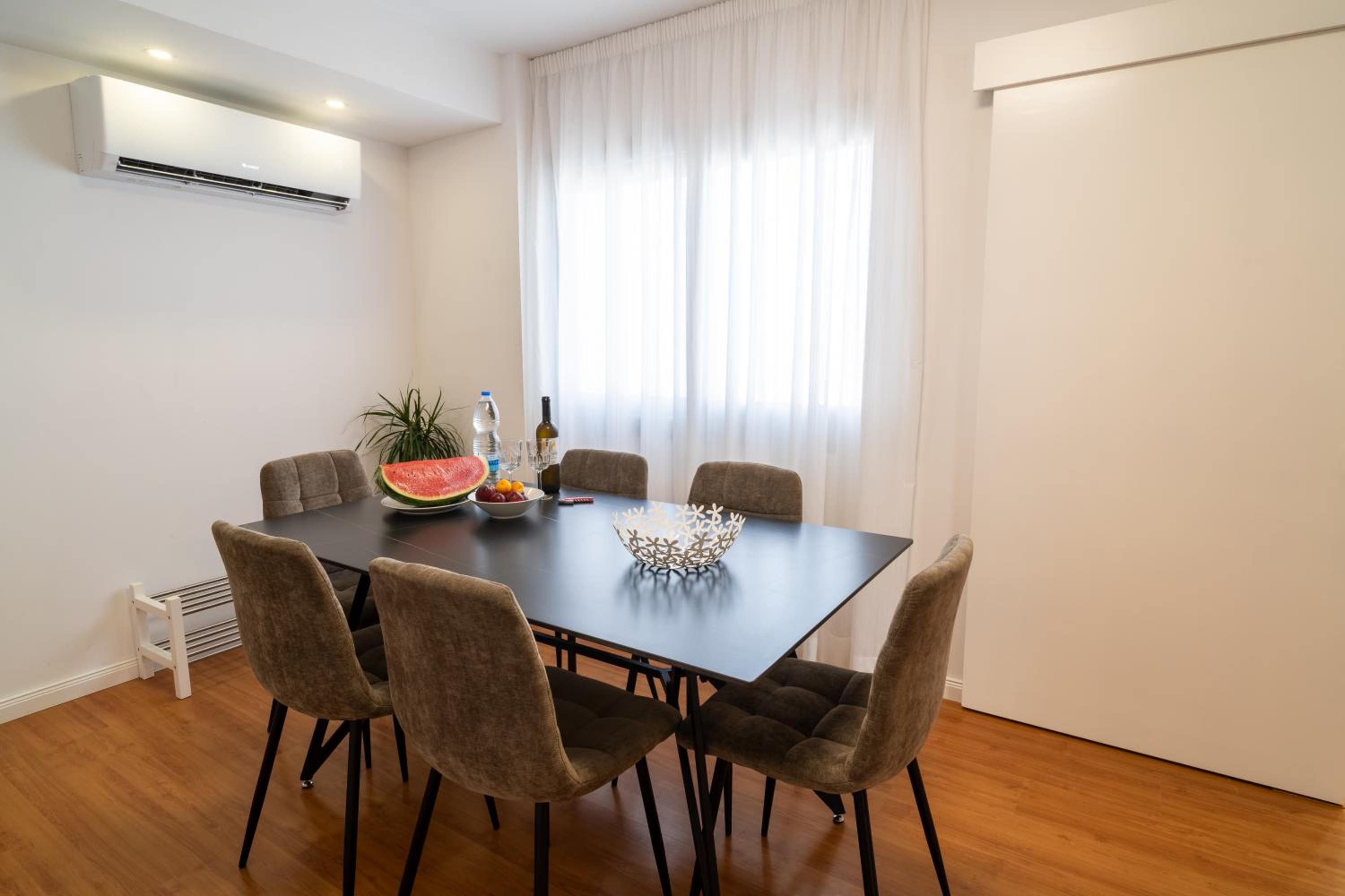 Finikoudes 3 Bedroom Seaview Flat