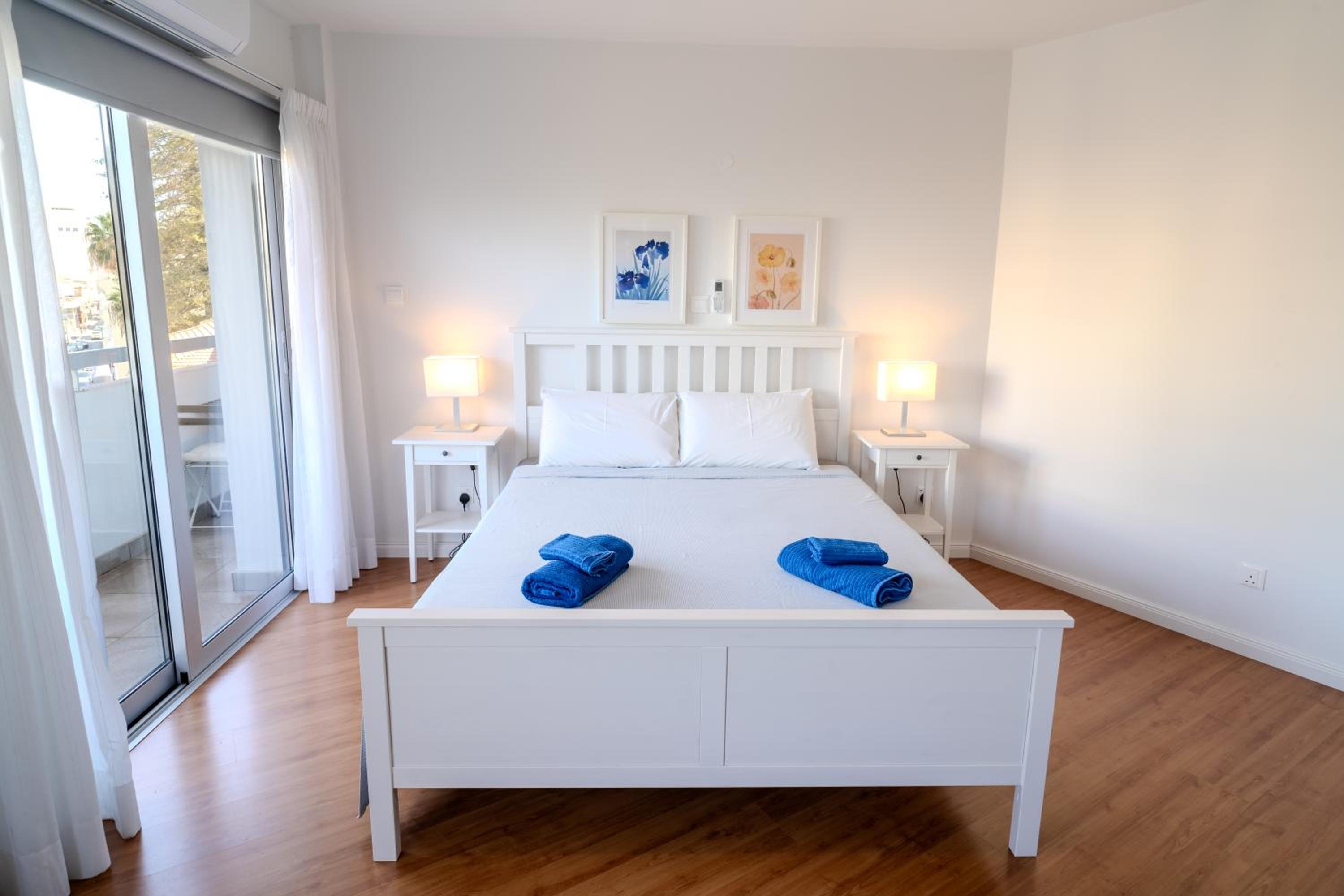 Finikoudes 3 Bedroom Seaview Flat