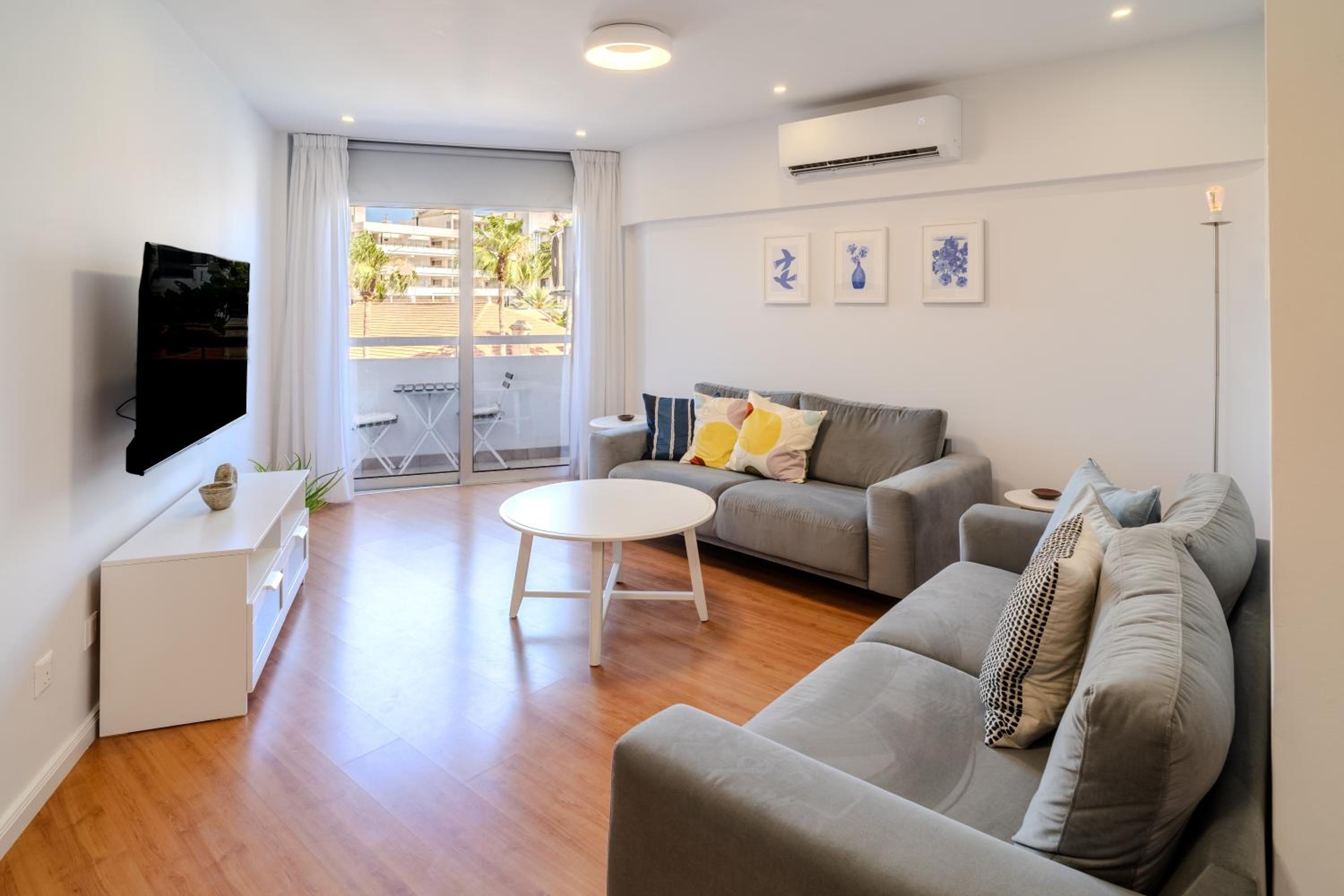 Finikoudes 3 Bedroom Seaview Flat