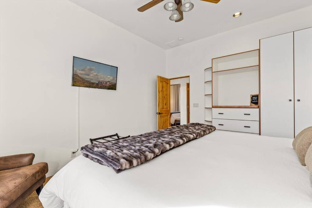 Sedona Bliss Estates -Sleeps 16- Hot Tub view 5