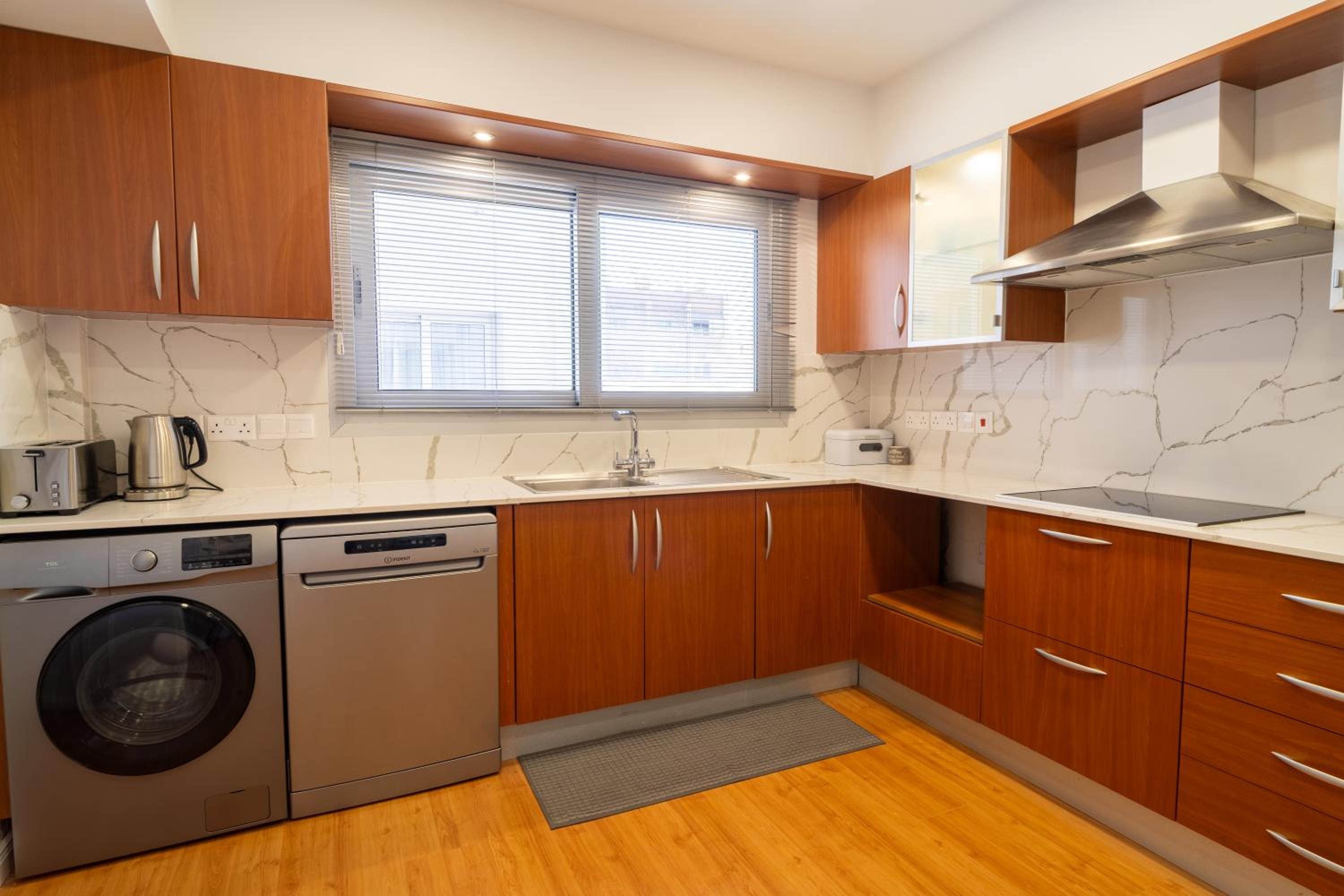 Finikoudes 3 Bedroom Seaview Flat