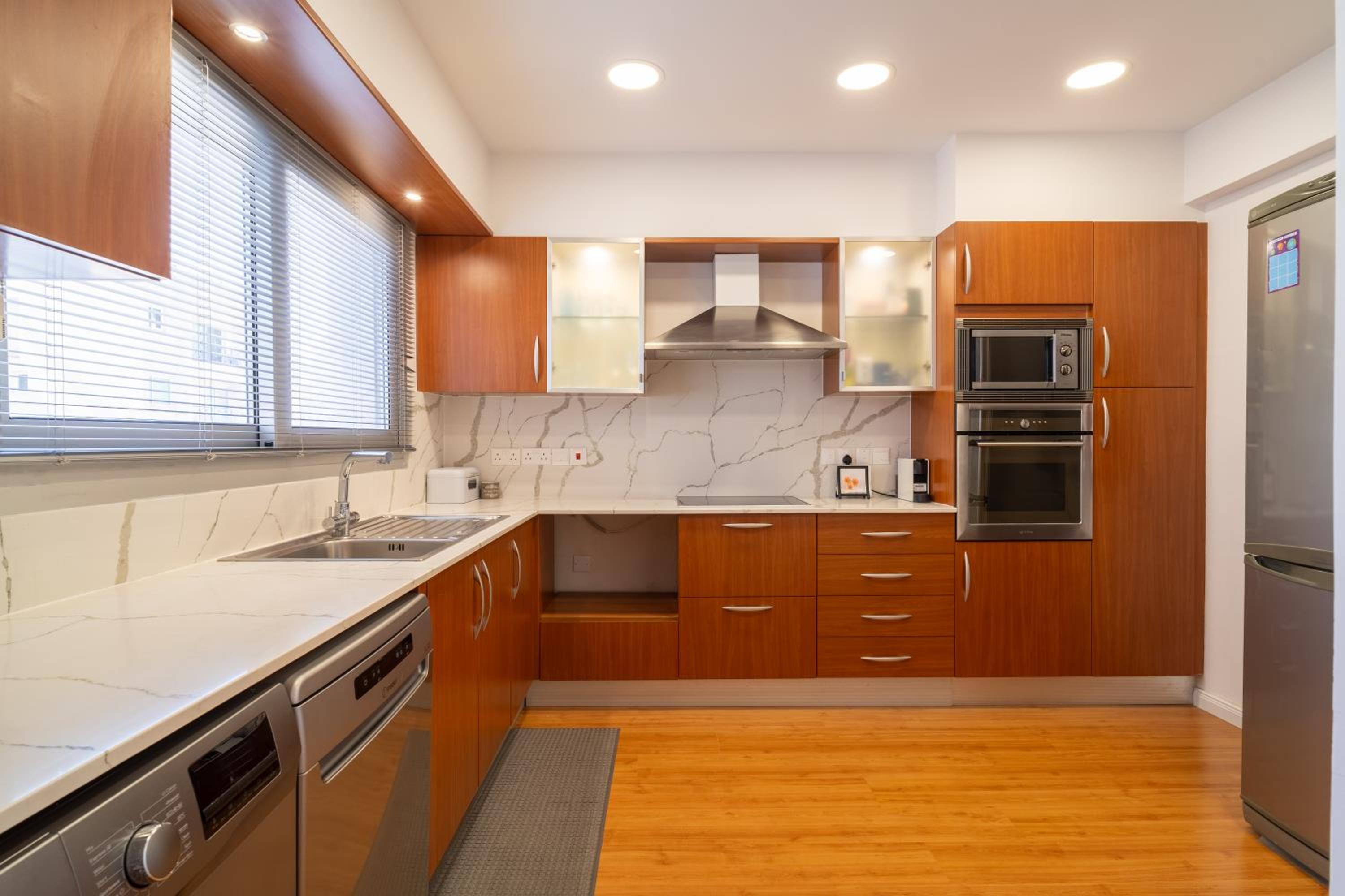 Finikoudes 3 Bedroom Seaview Flat