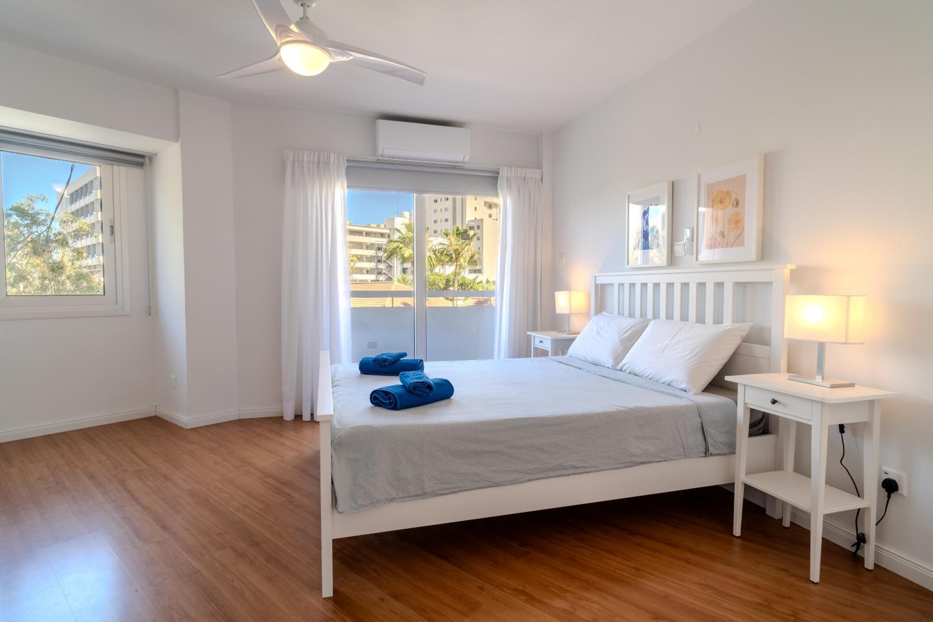 Finikoudes 3 Bedroom Seaview Flat