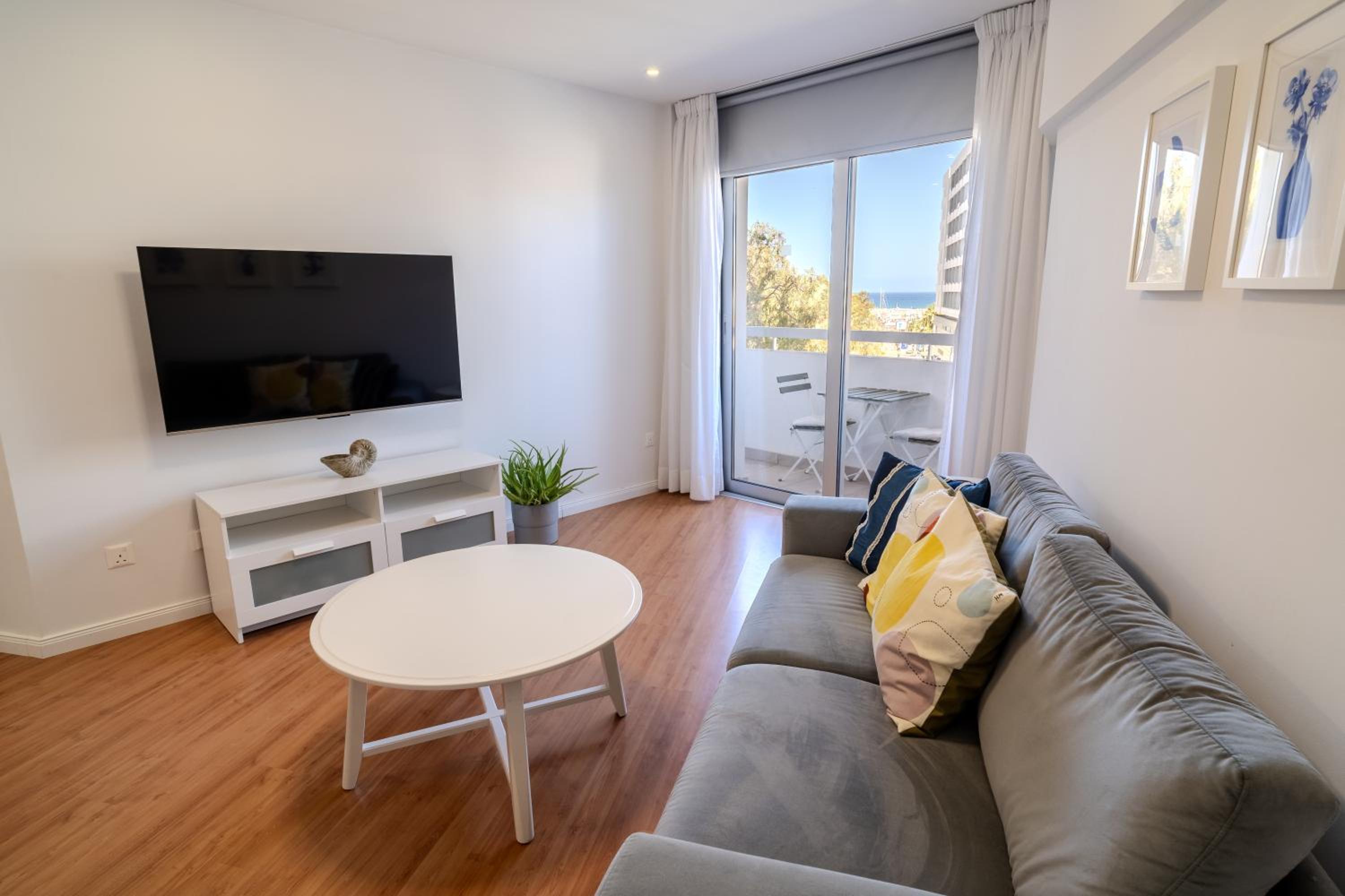 Finikoudes 3 Bedroom Seaview Flat