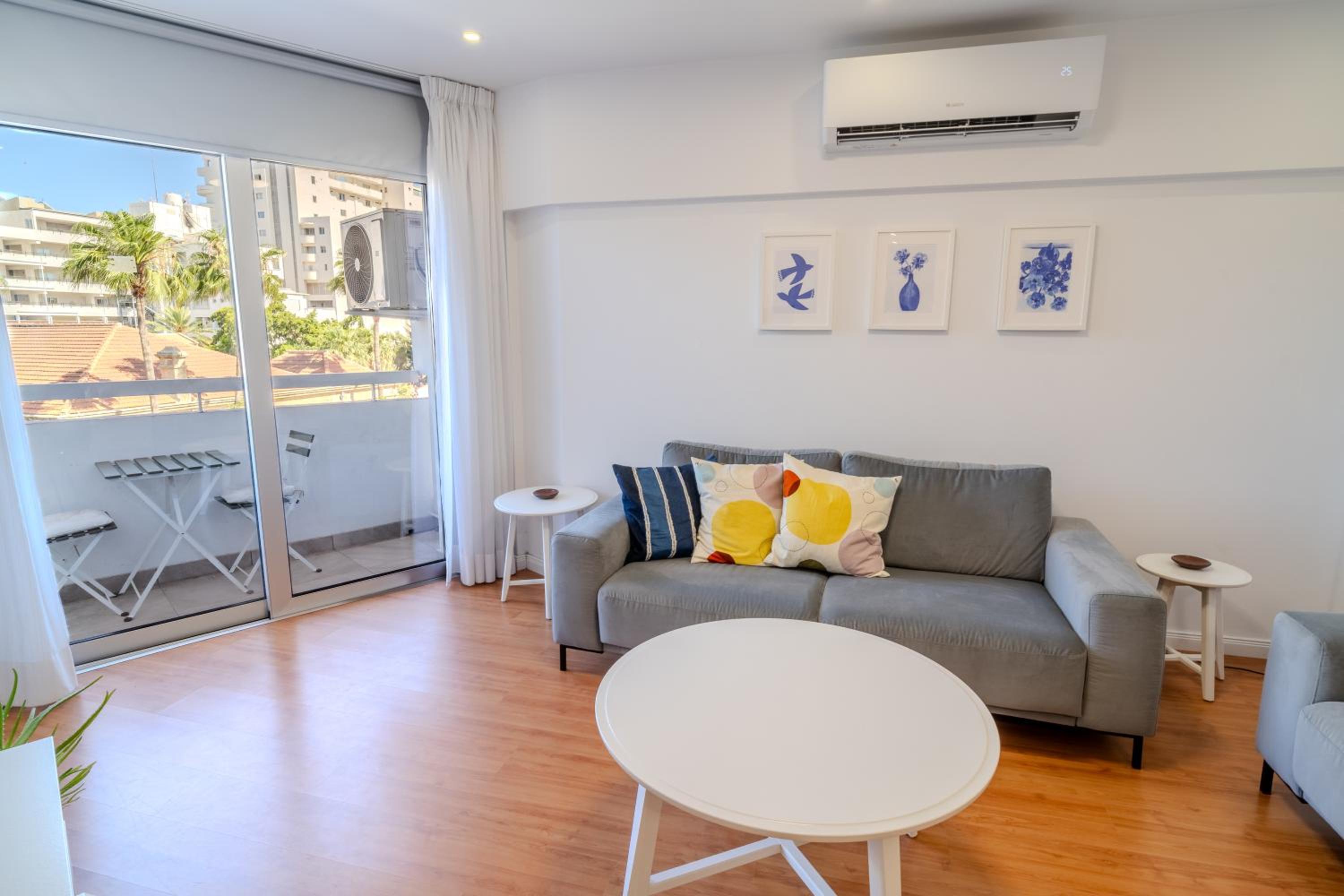 Finikoudes 3 Bedroom Seaview Flat