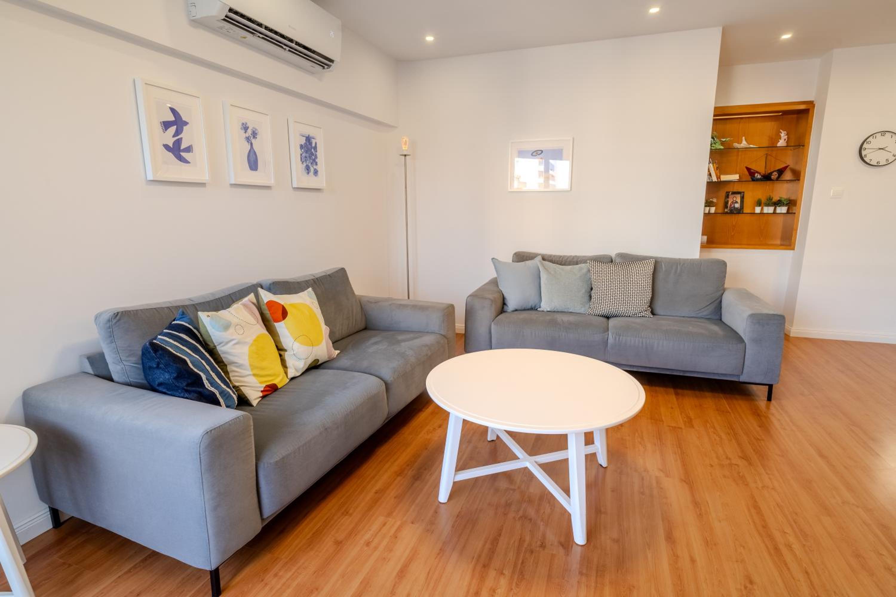 Finikoudes 3 Bedroom Seaview Flat