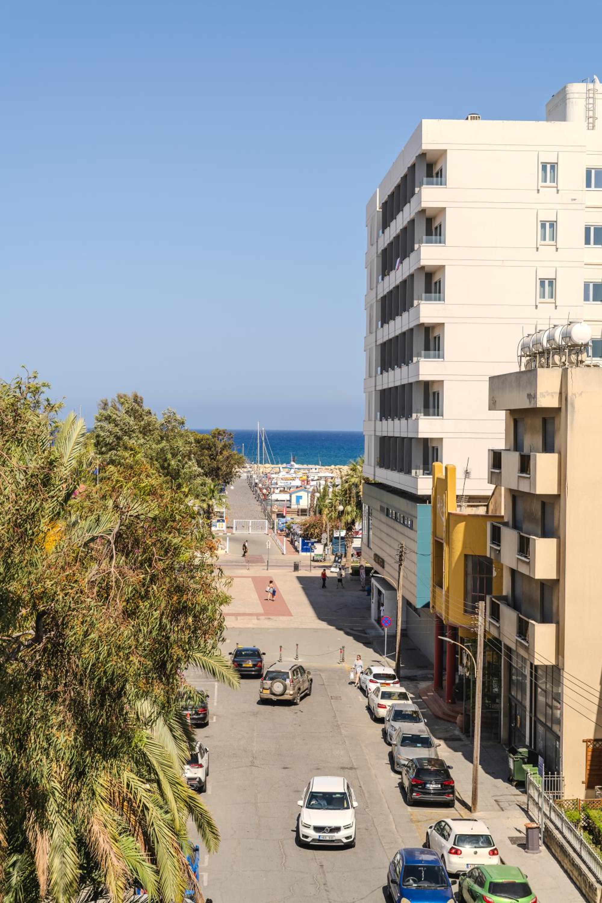 Finikoudes 3 Bedroom Seaview Flat