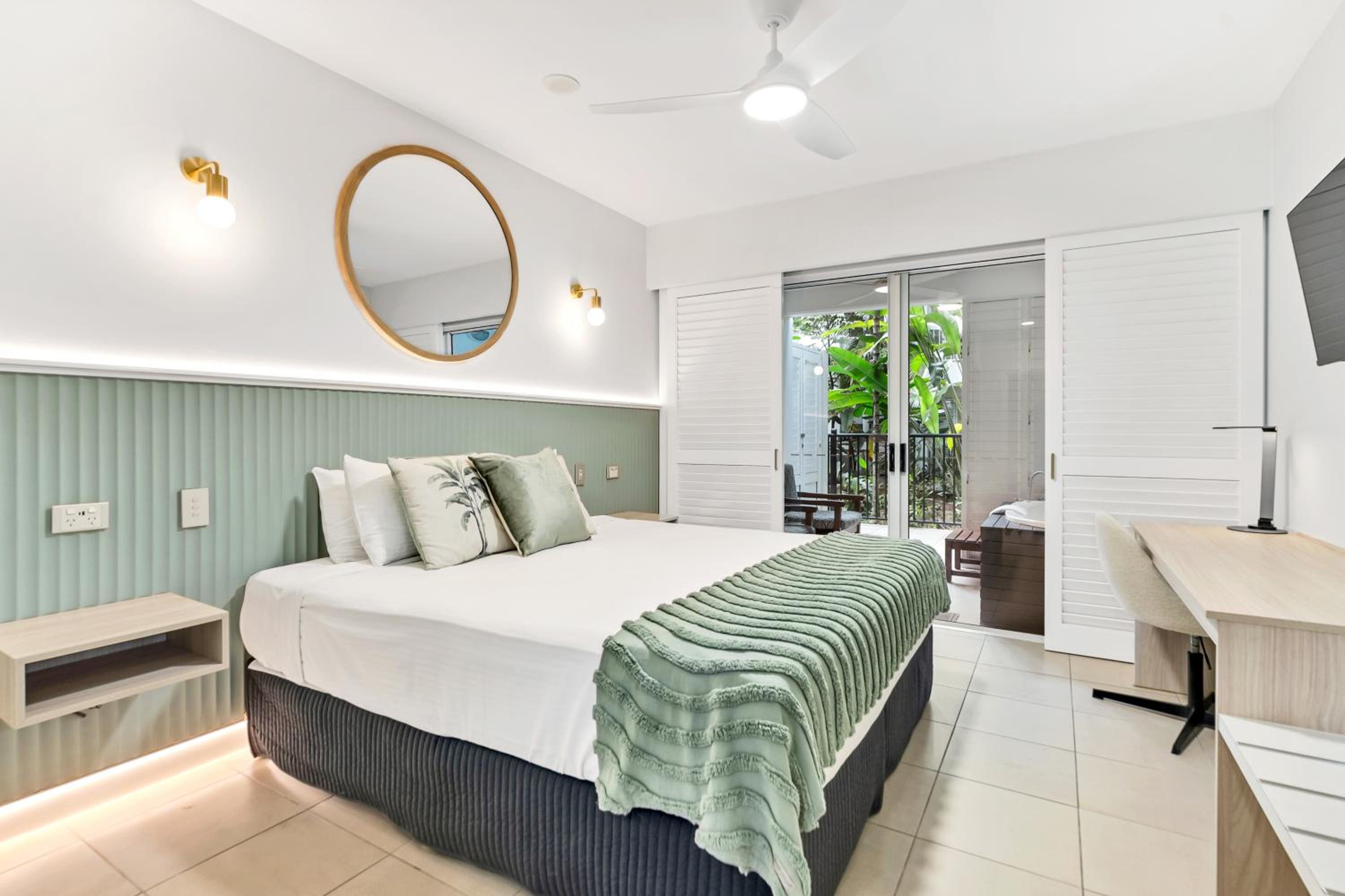 Elysium Private Accommodation at Beach Club & Spa