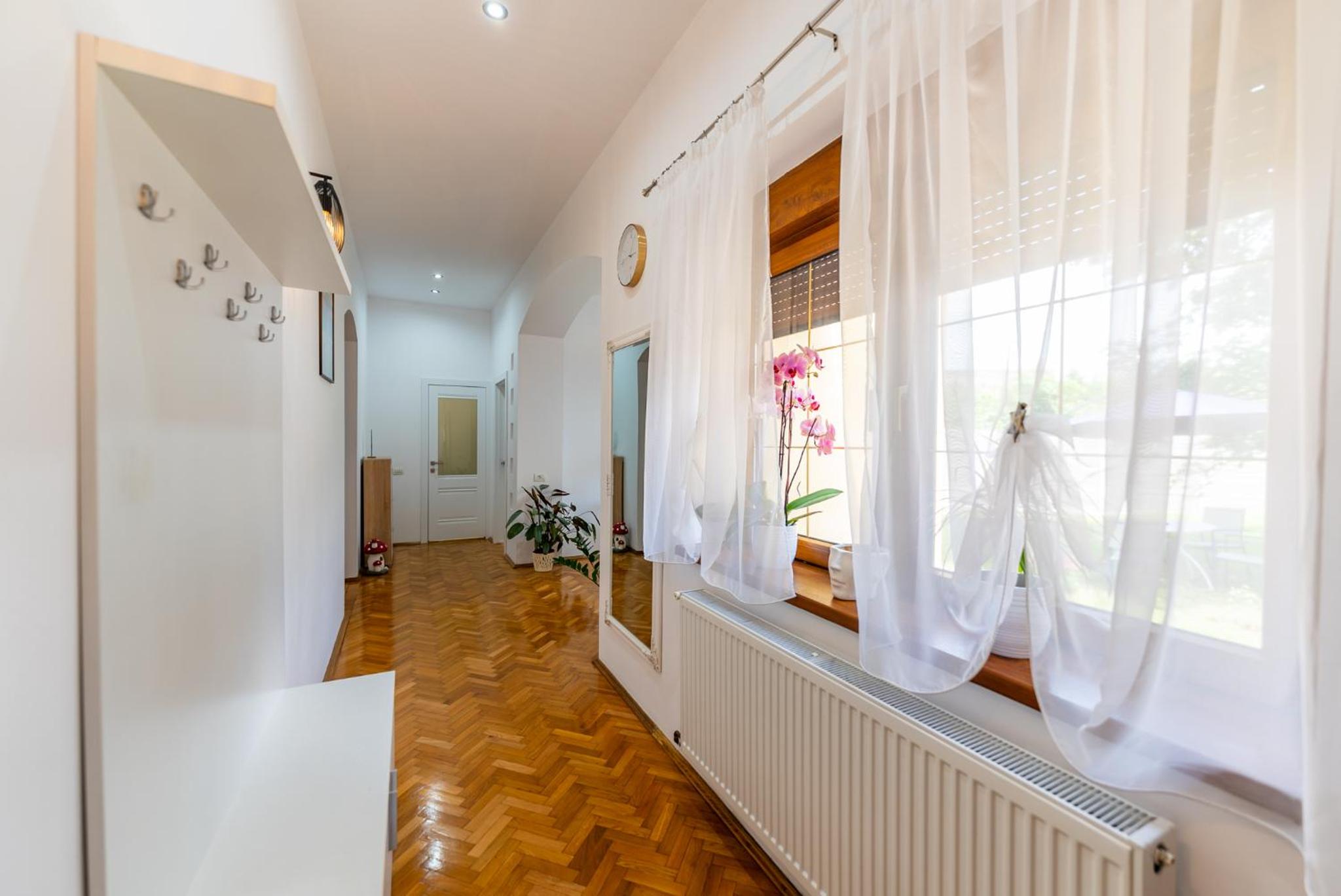Central Family House With Self Check-in