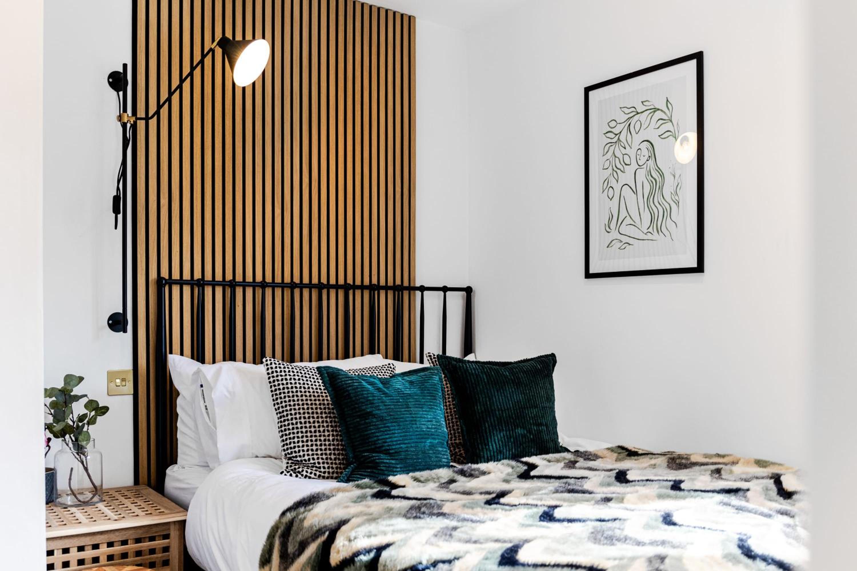 Quayside Escape- Tranquil Double Room in shared home with private Free Standing Bath and Free Parking