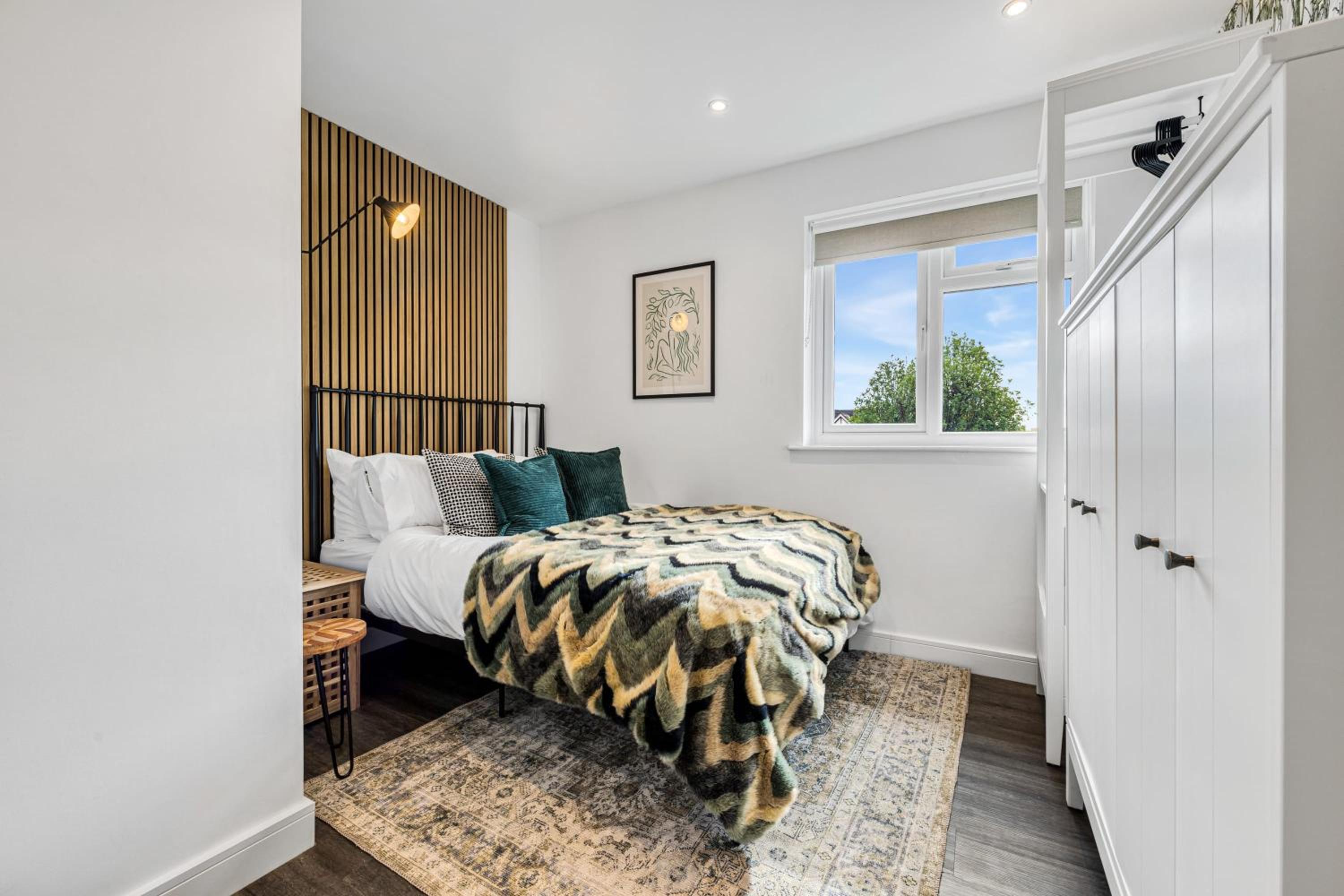 Quayside Escape- Tranquil Double Room in shared home with private Free Standing Bath and Free Parking