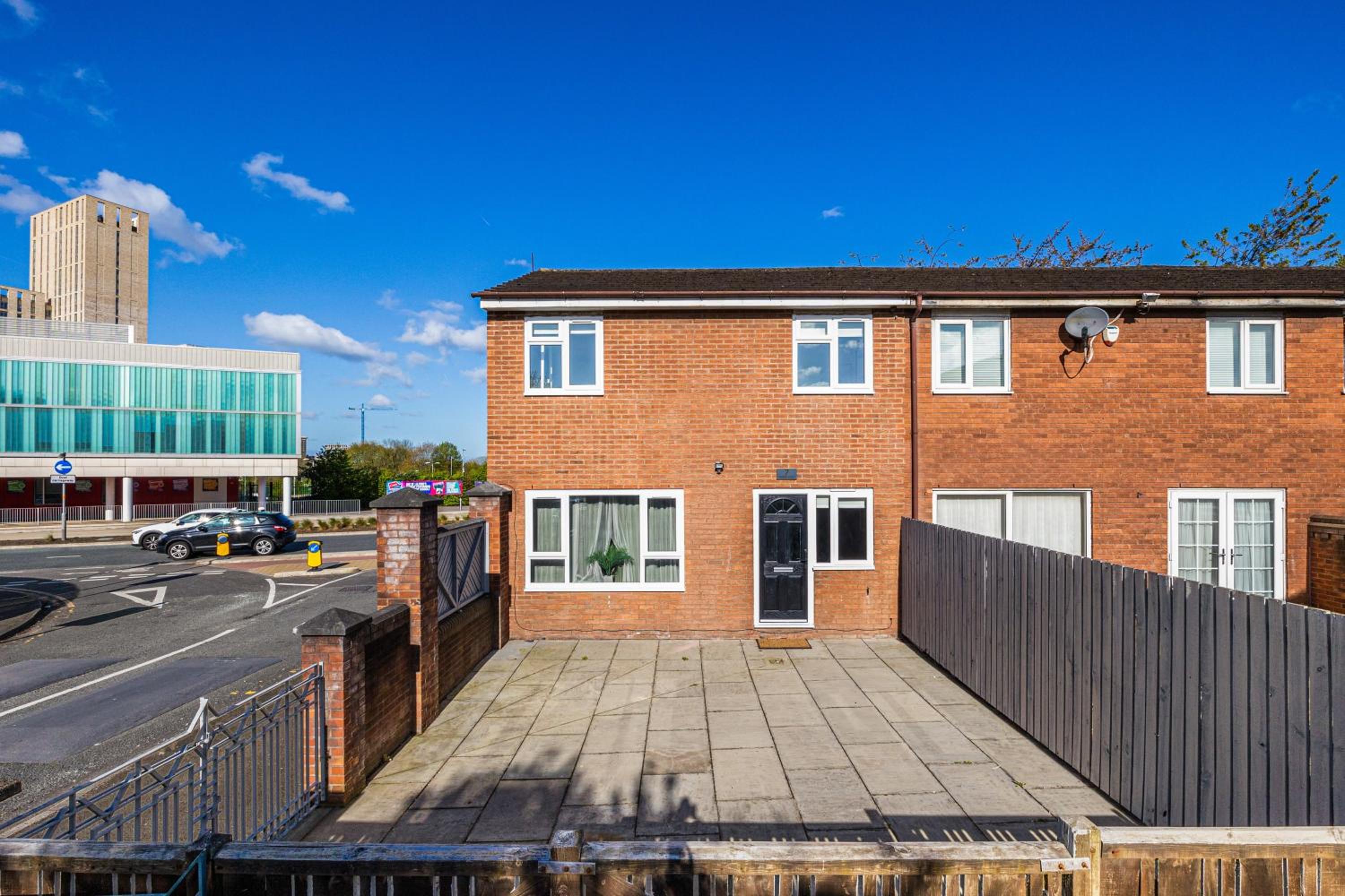 Quayside Escape- Tranquil Double Room in shared home with private Free Standing Bath and Free Parking