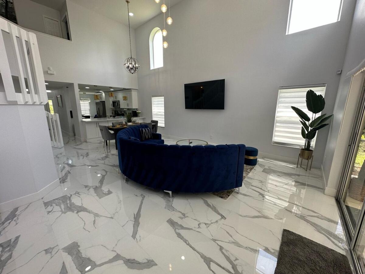 Modern Fully updated Southern Dunes Home - Golf Course Views view 5
