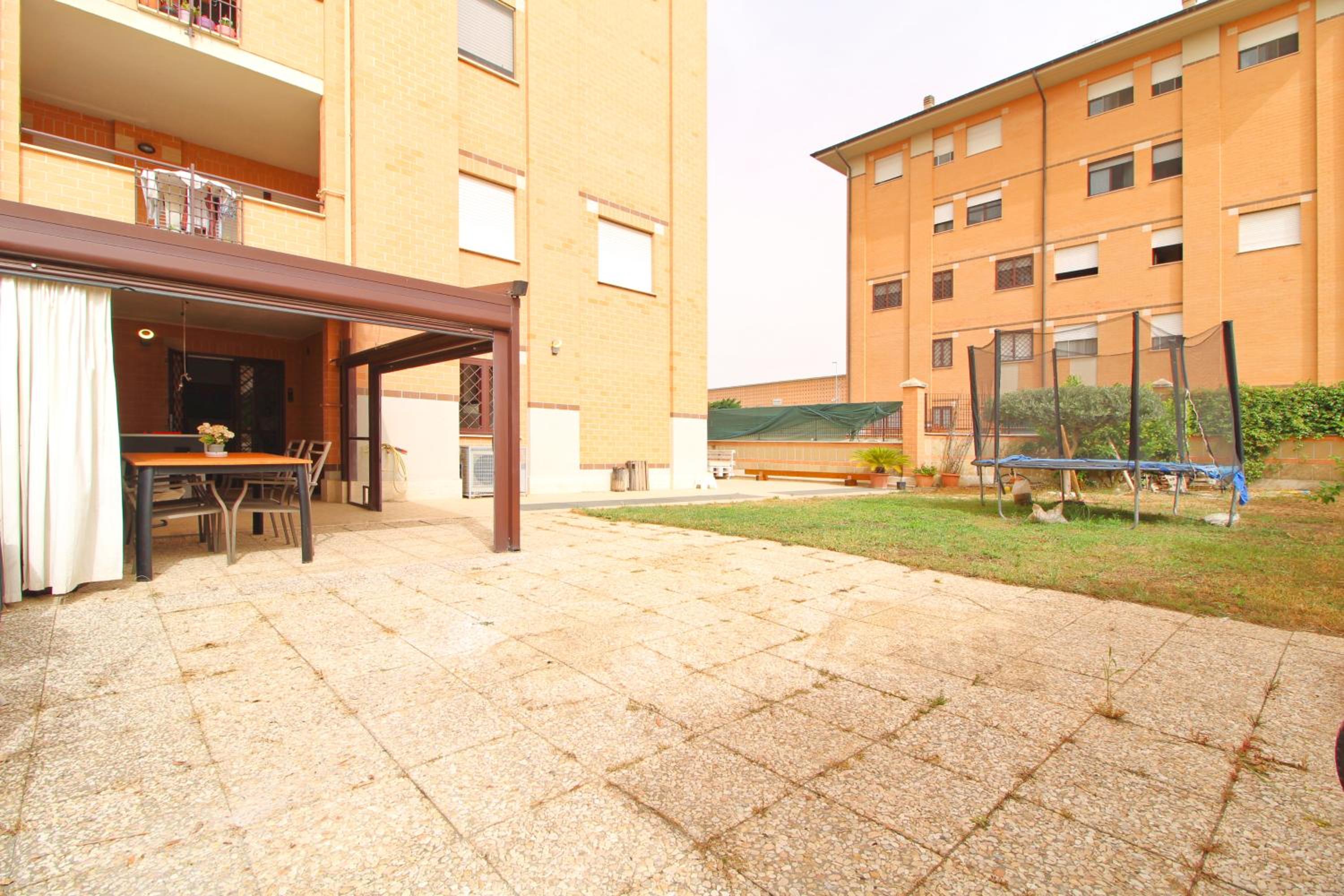 Rome garden apartment