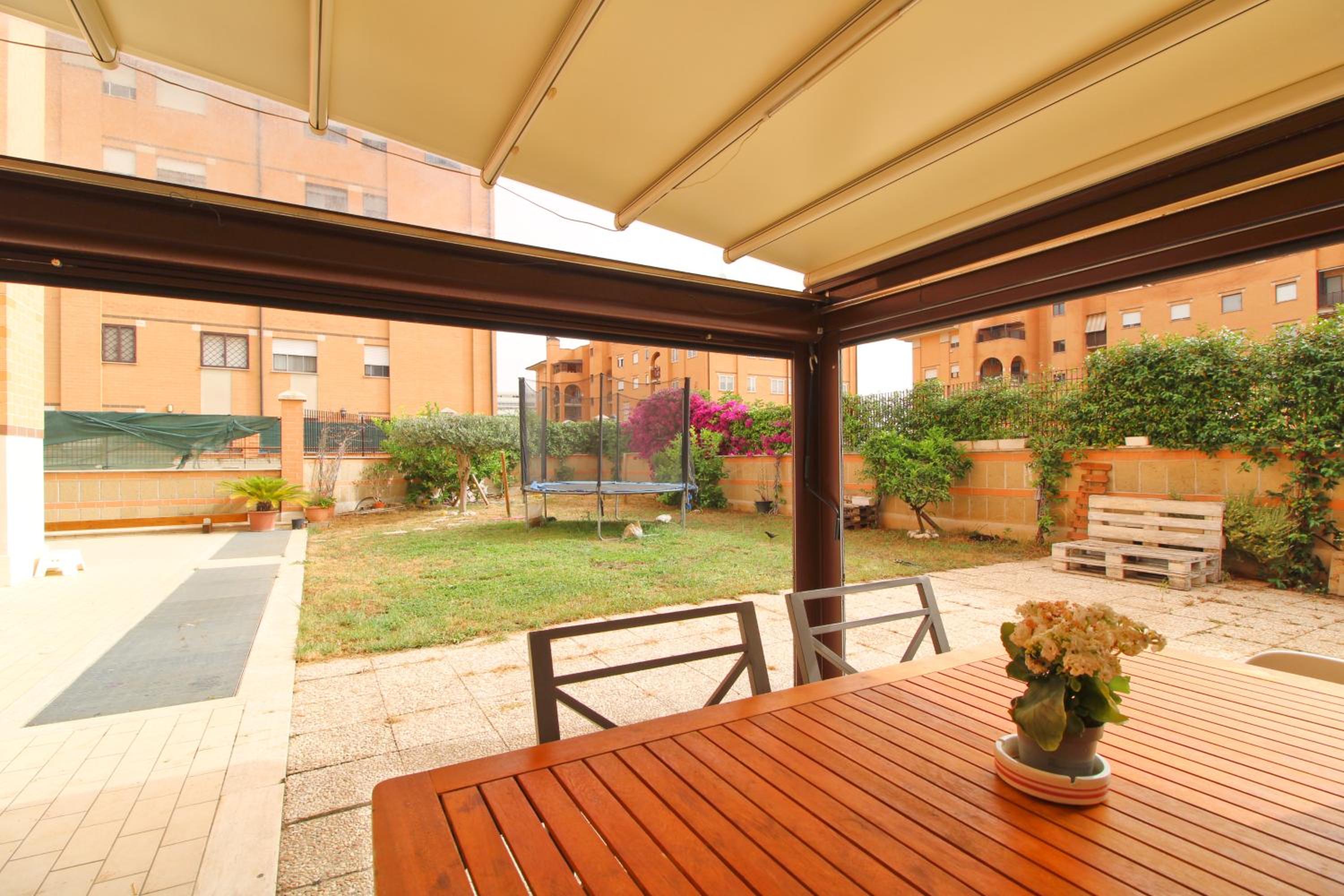 Rome garden apartment