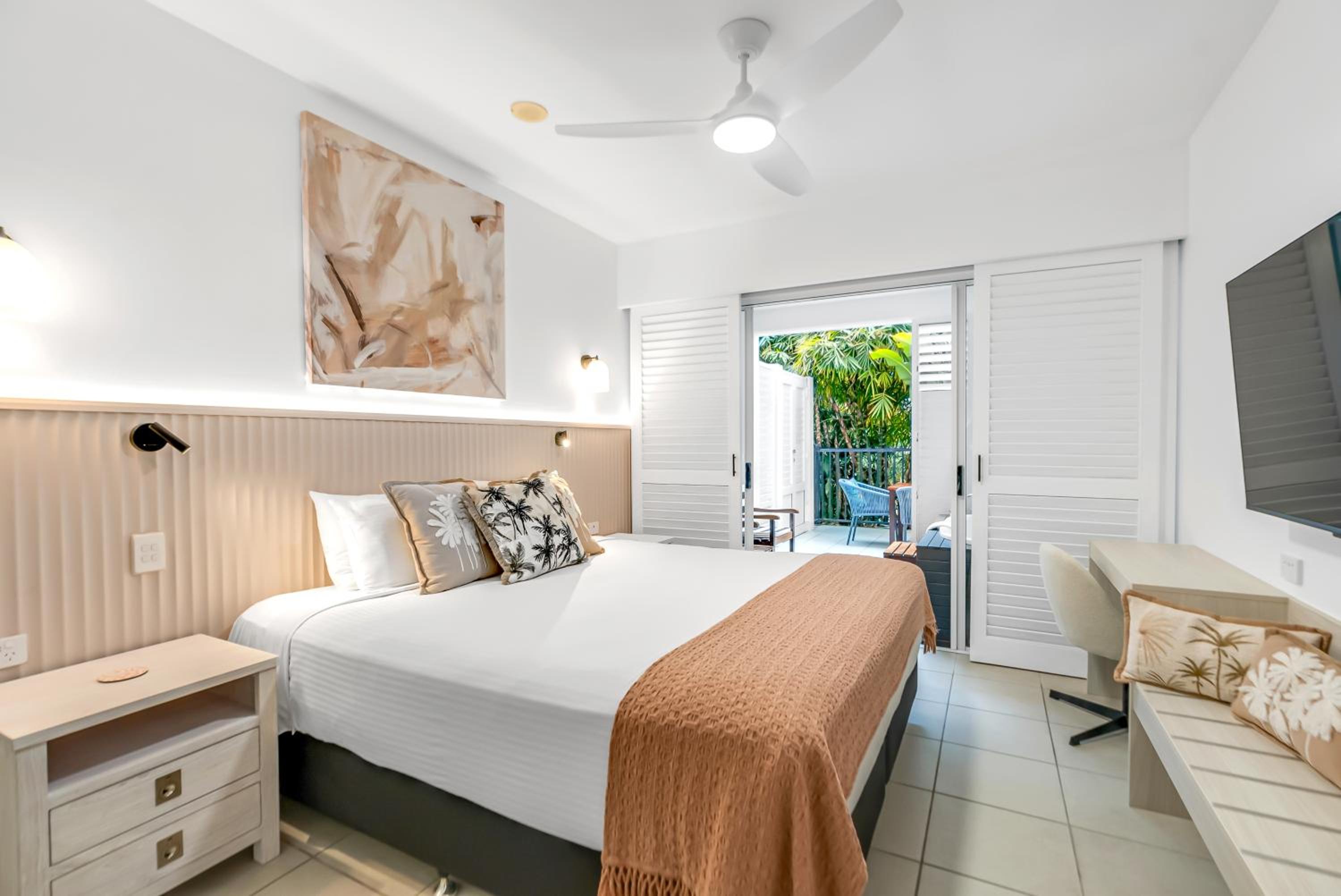 Elysium Private Accommodation at Beach Club & Spa