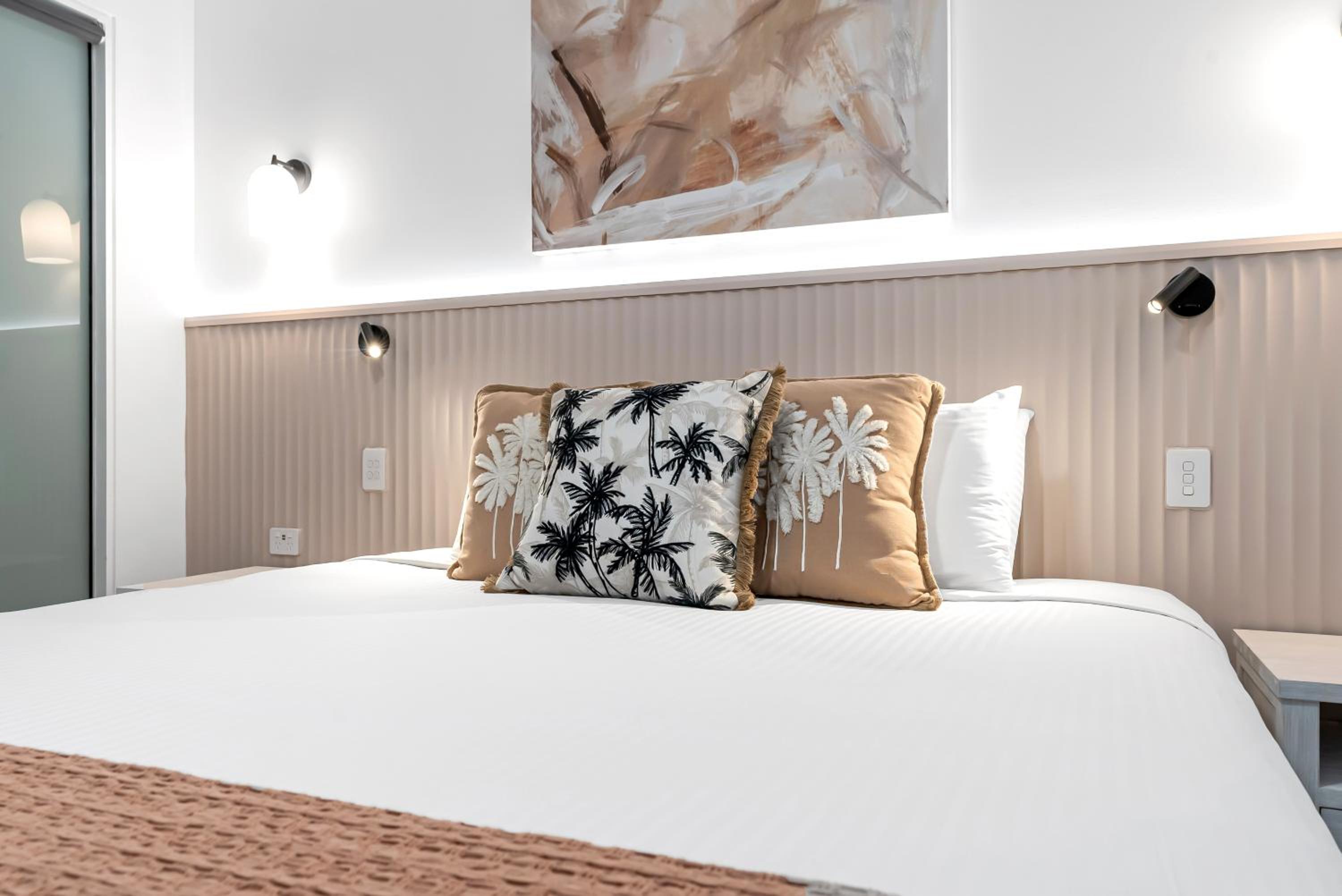 Elysium Private Accommodation at Beach Club & Spa