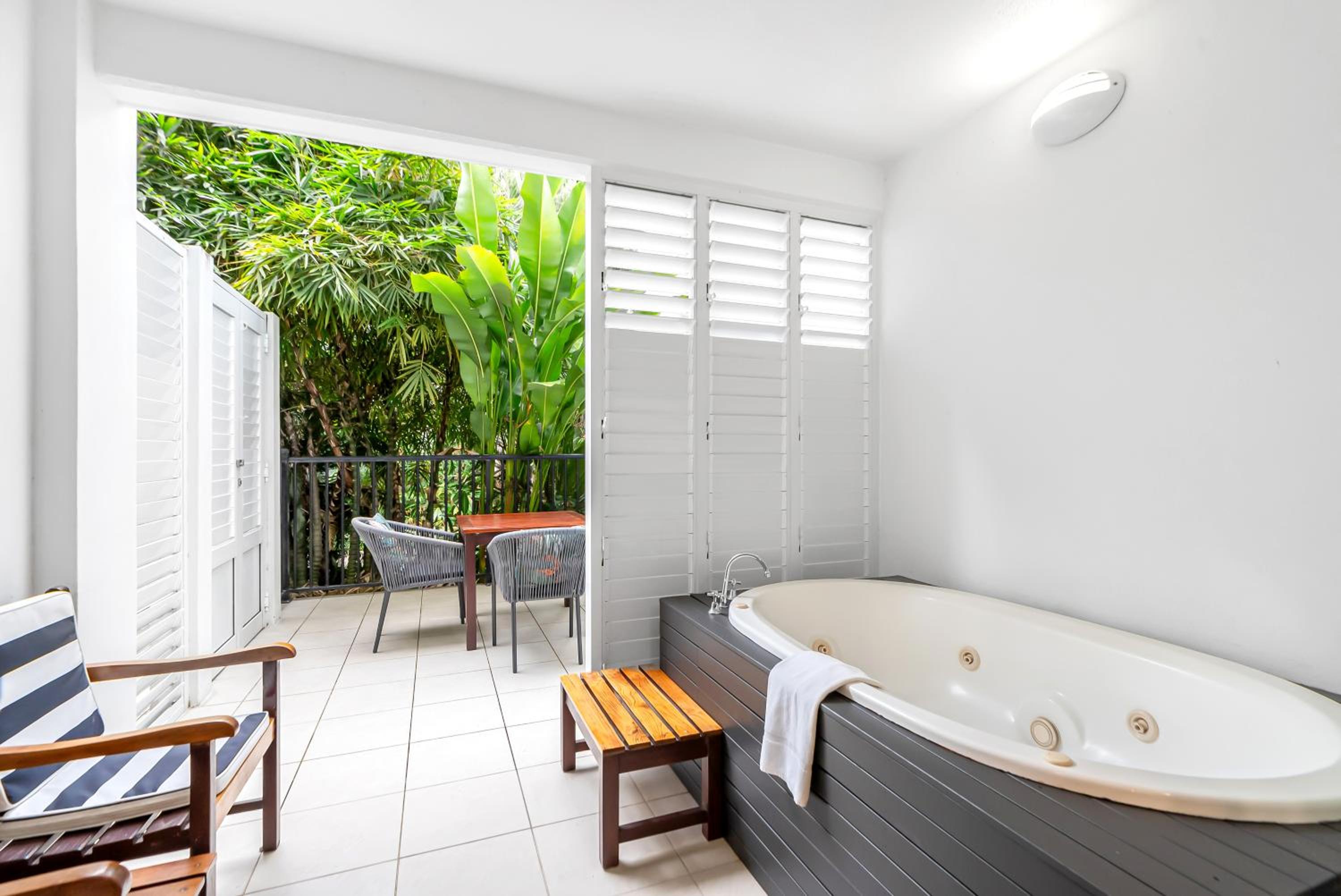 Elysium Private Accommodation at Beach Club & Spa