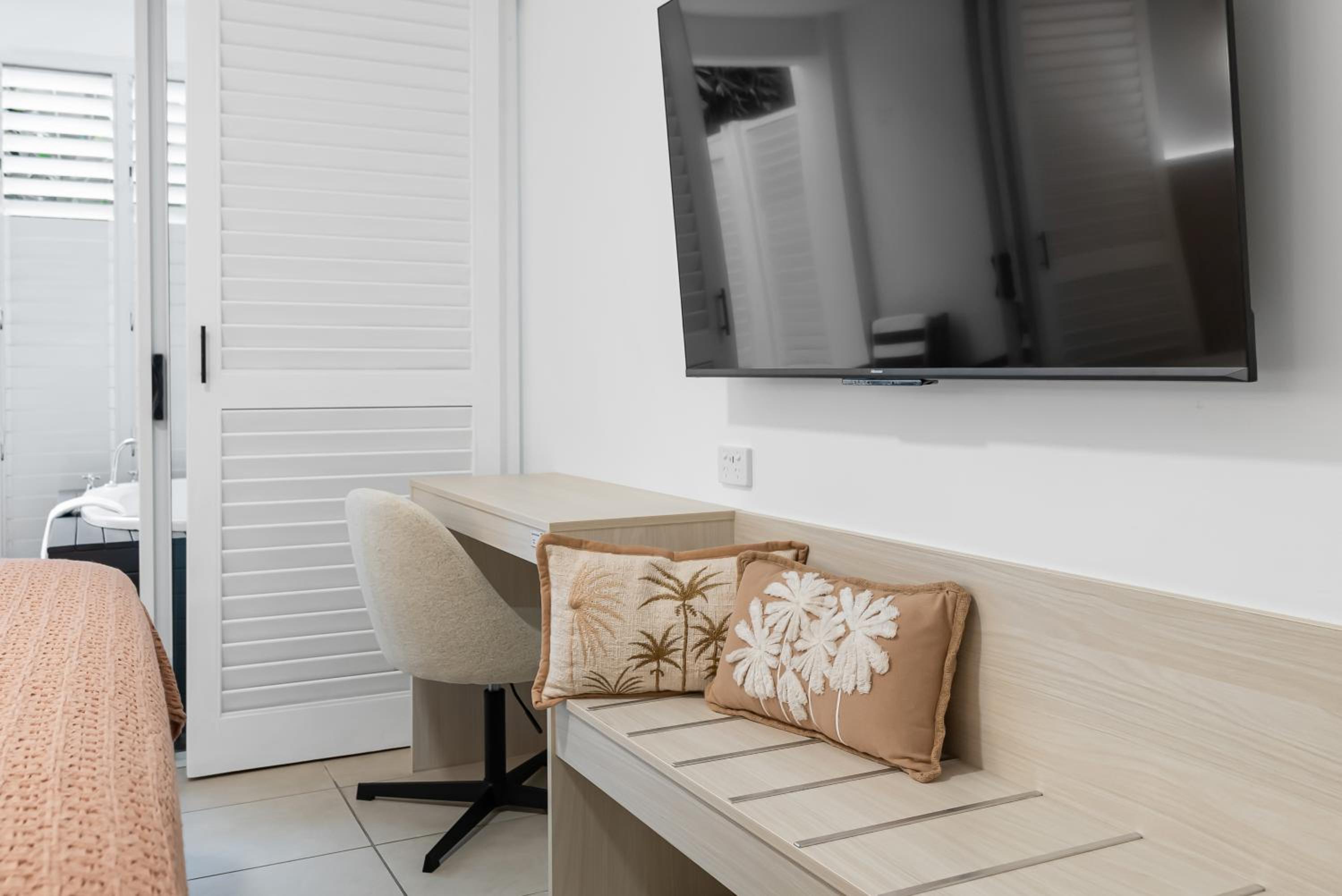 Elysium Private Accommodation at Beach Club & Spa