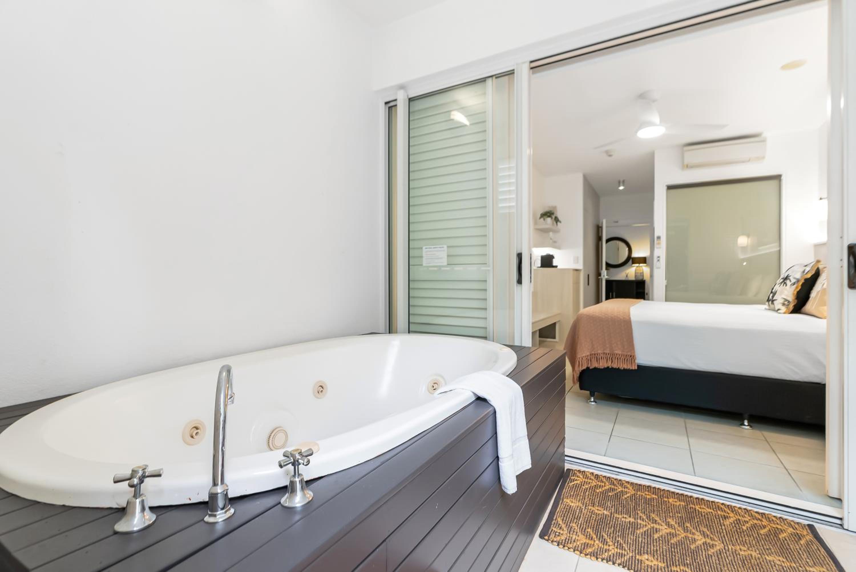 Elysium Private Accommodation at Beach Club & Spa