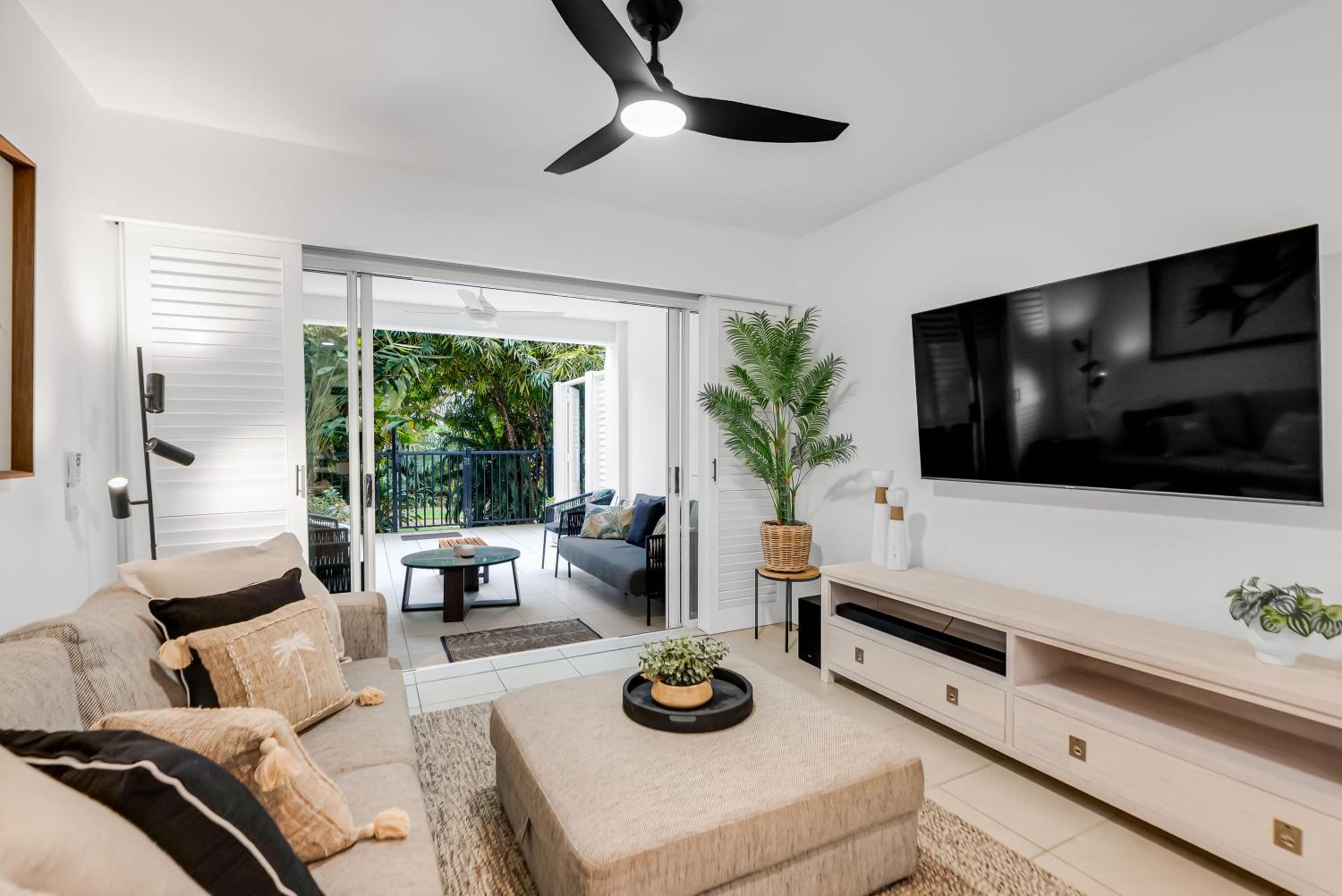 Elysium Private Accommodation at Beach Club & Spa