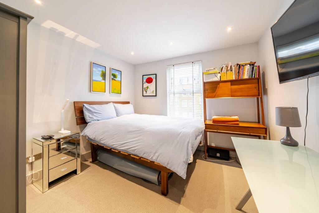 Luxurious & Modern 2 bedroom Notting Hill Townhouse