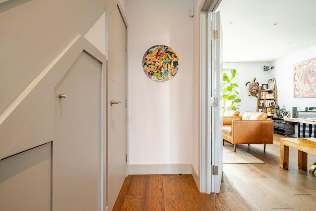 Luxurious & Modern 2 bedroom Notting Hill Townhouse