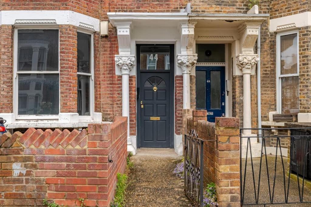 Luxurious & Modern 2 bedroom Notting Hill Townhouse