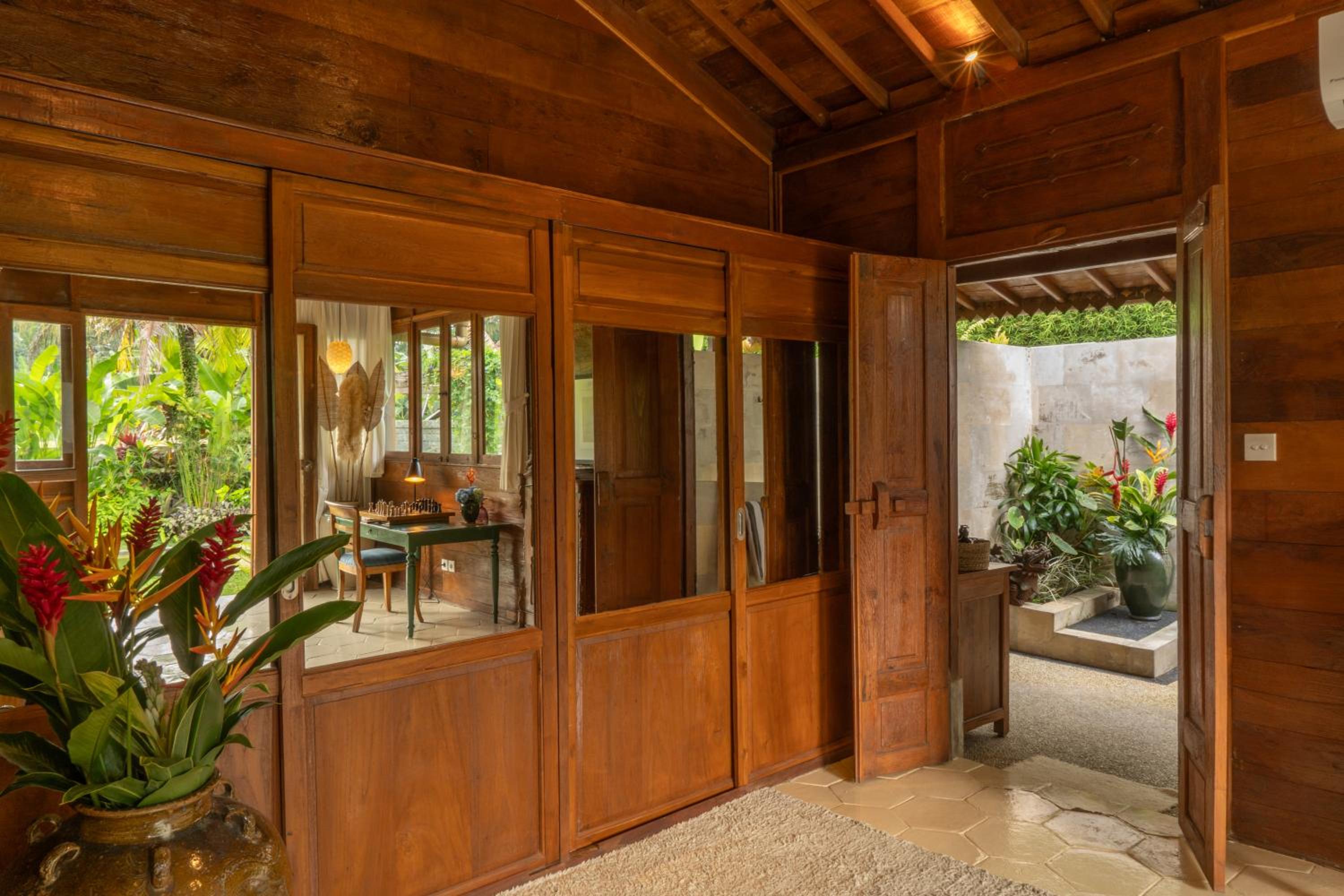 Lovely joglo in gorgeous Sayan, Ubud 7pax view 5