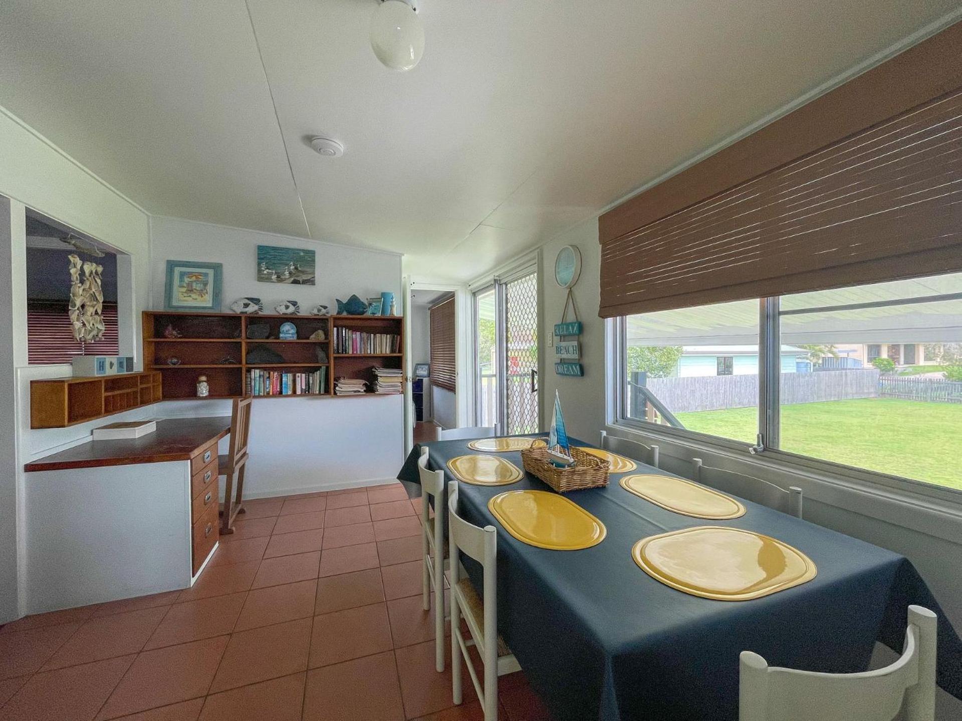 Scott's Retreat - Burrum Heads- Close to Beach- 4BR- Aircon