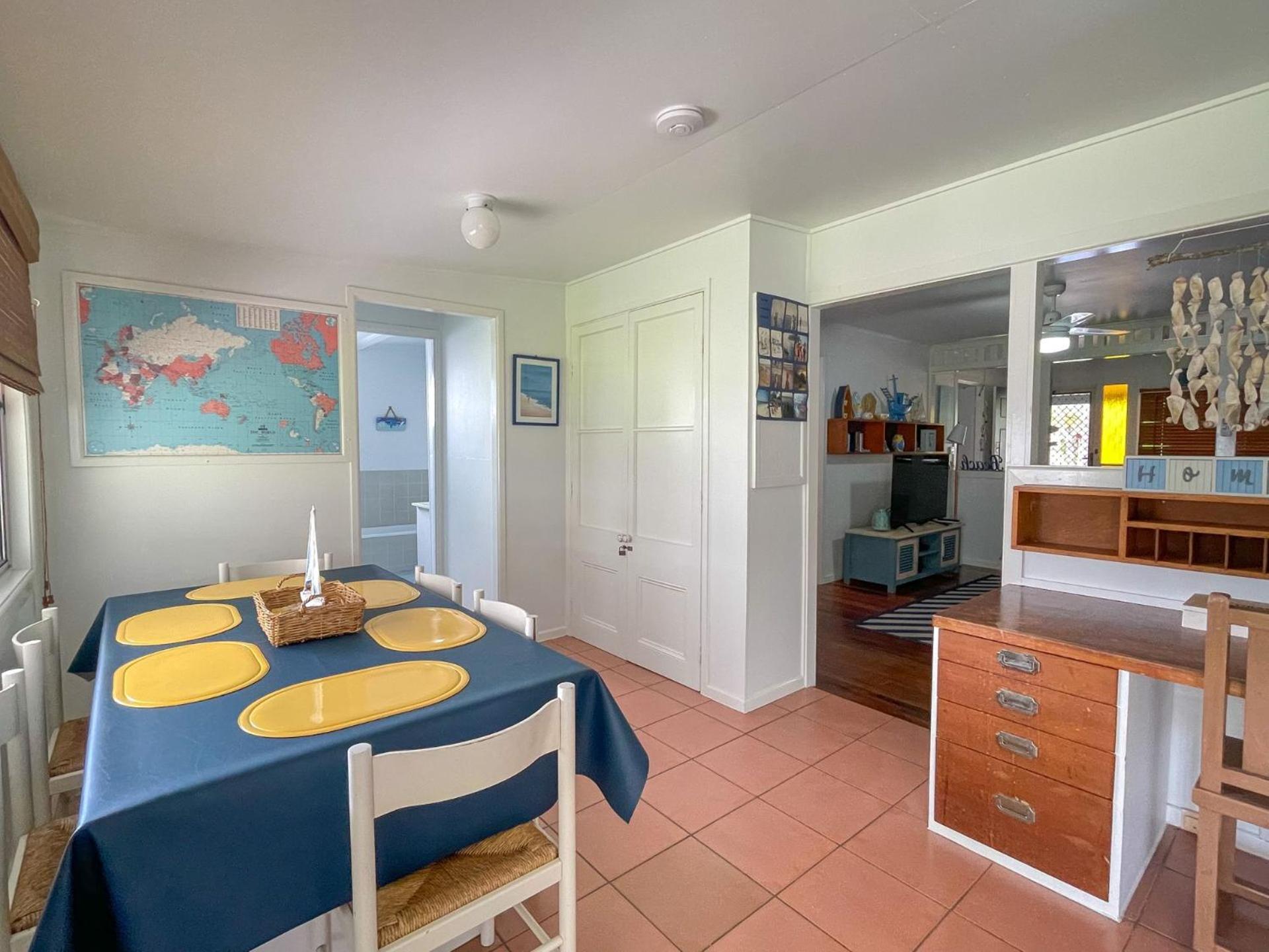 Scott's Retreat - Burrum Heads- Close to Beach- 4BR- Aircon