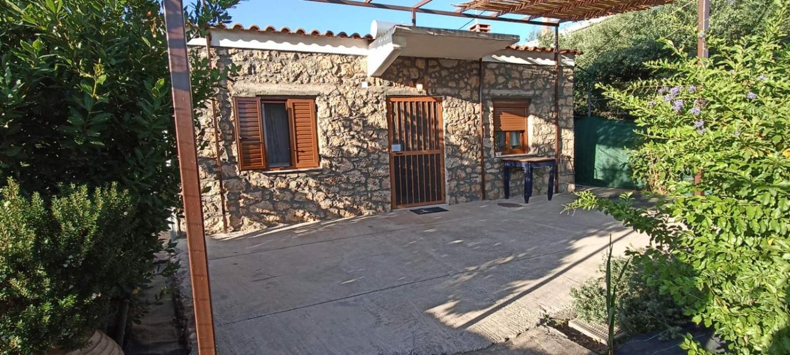 Politimis house
